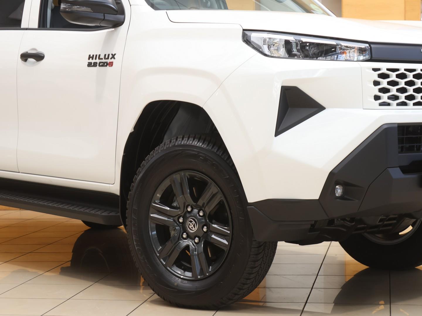 2026 Toyota Hilux 2.8GD-6 Double Cab SRX 4x4 image 3