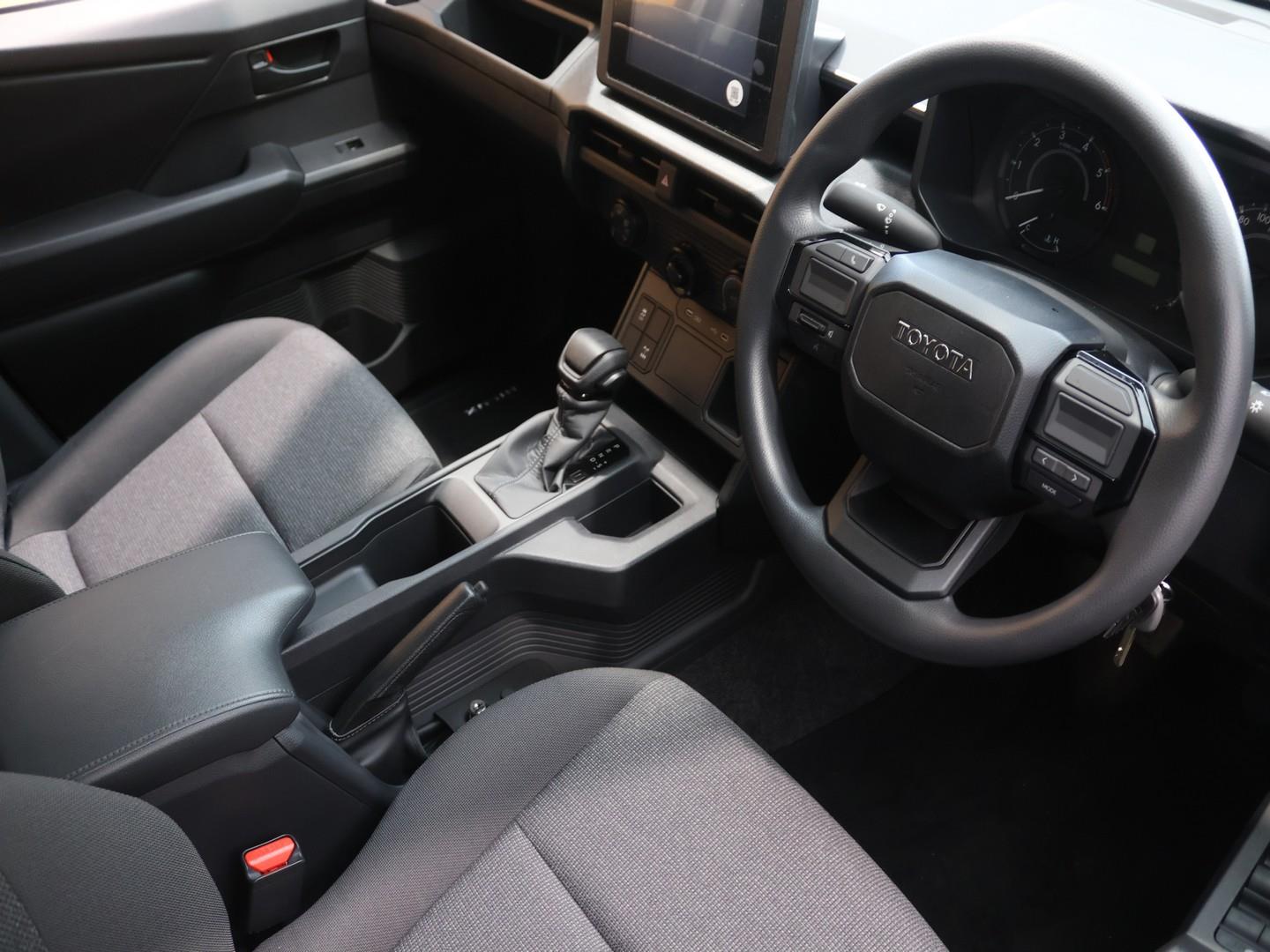 2026 Toyota Hilux 2.8GD-6 Double Cab SRX image 12