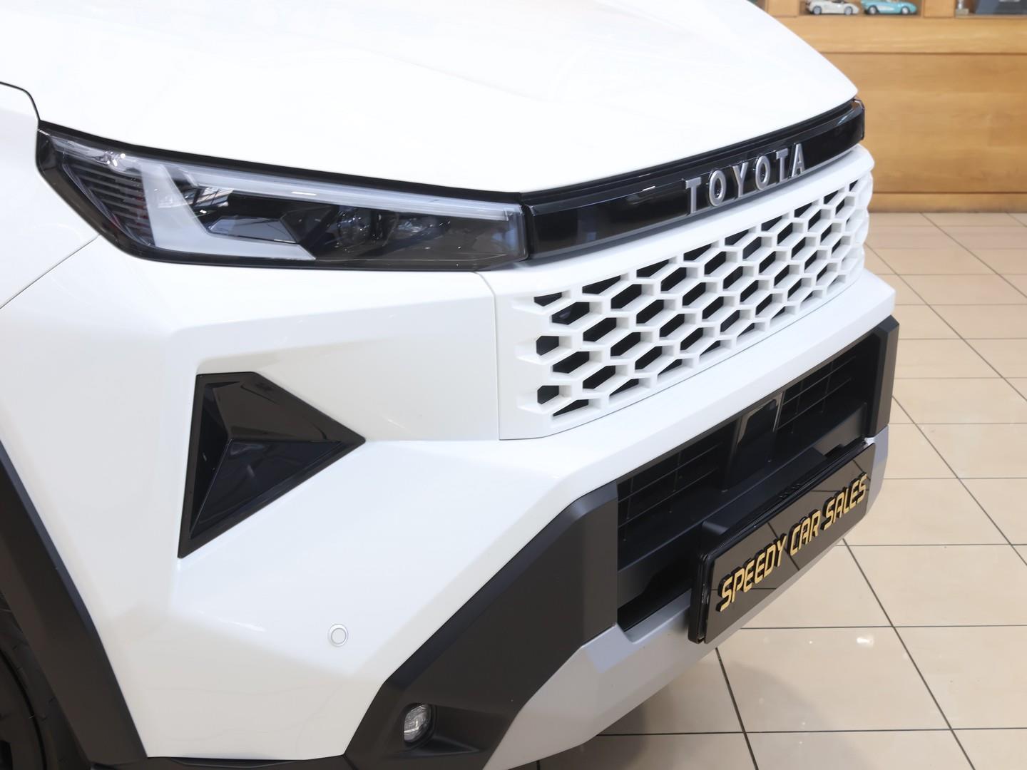 2026 Toyota Hilux 2.8GD-6 Double Cab Raider 4x4 image 3