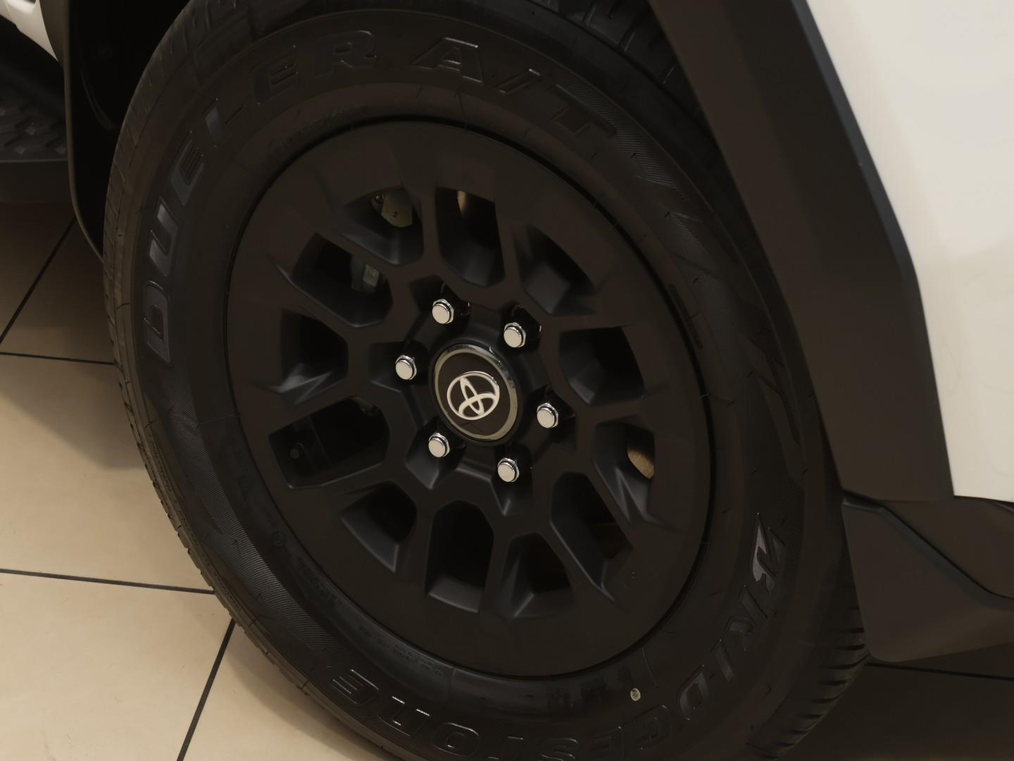 2026 Toyota Hilux 2.8GD-6 Double Cab Raider 4x4 image 5