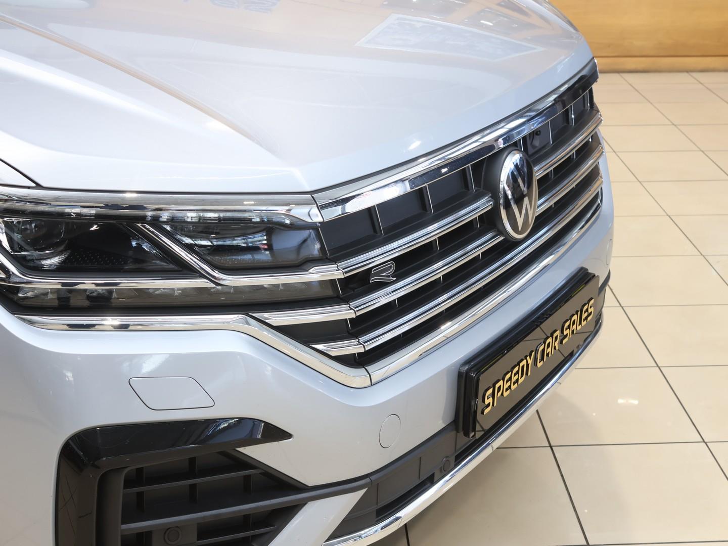 2022 Volkswagen Touareg V6 TDI Executive R-Line image 2