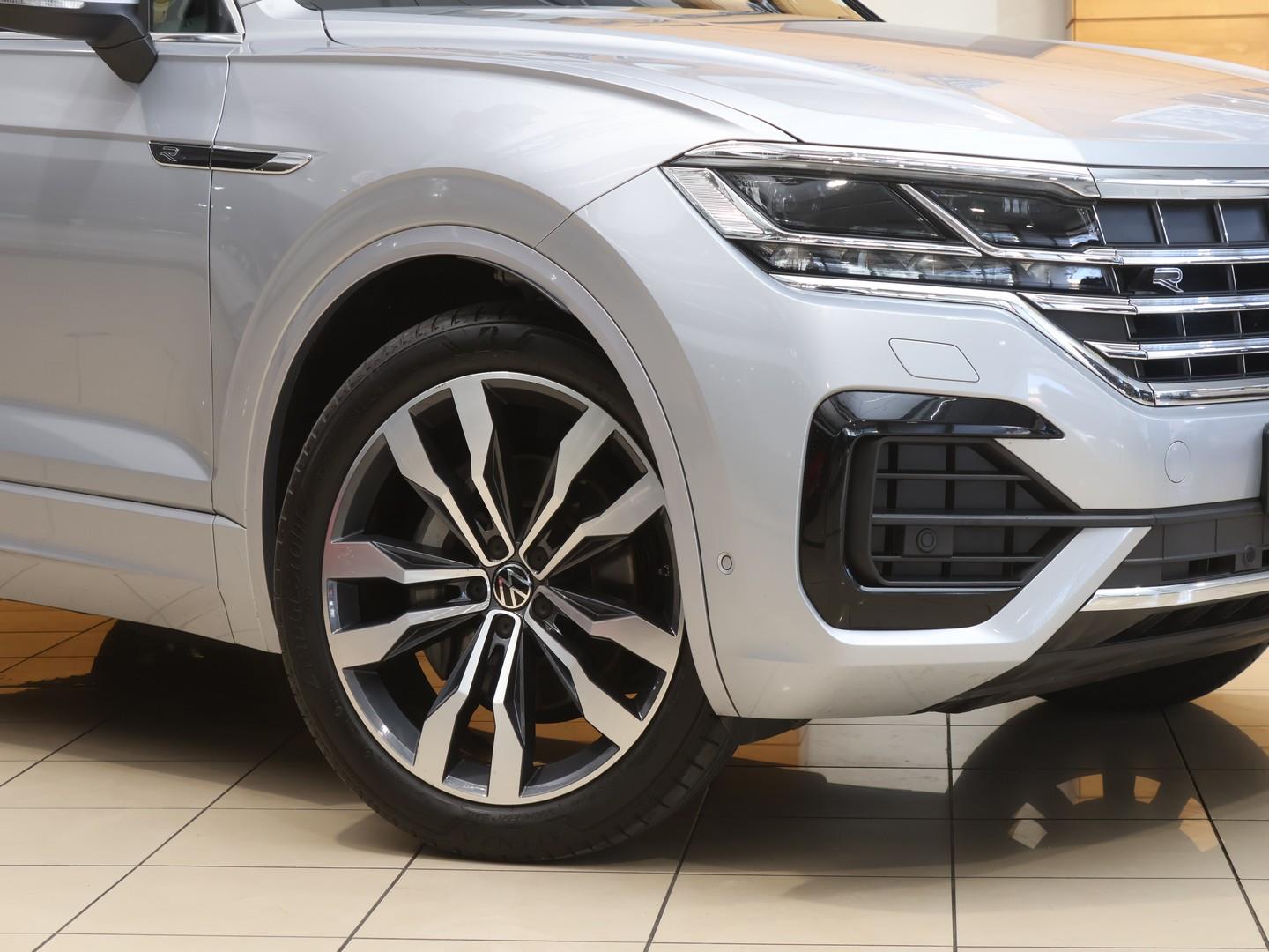 2022 Volkswagen Touareg V6 TDI Executive R-Line image 4