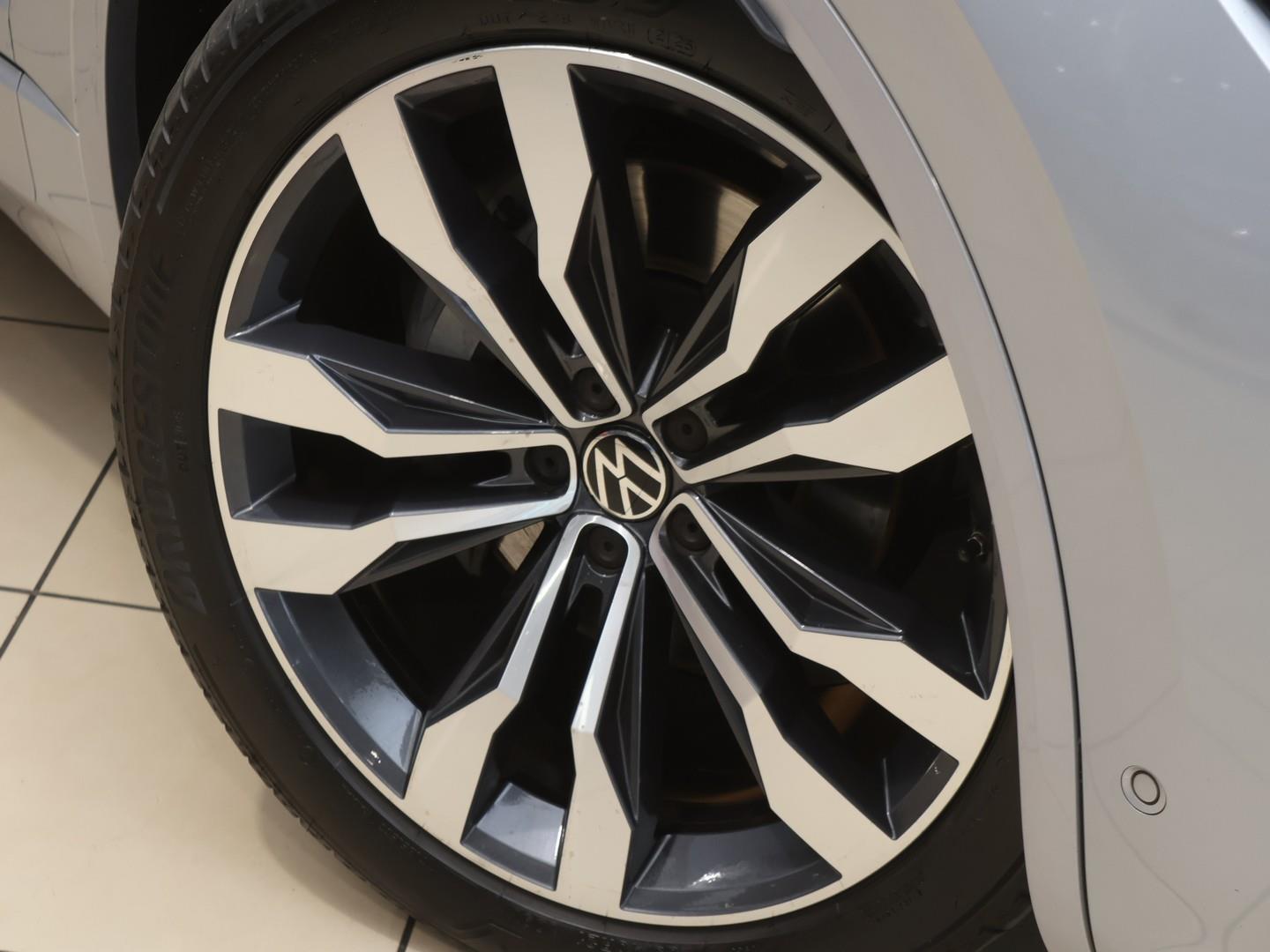 2022 Volkswagen Touareg V6 TDI Executive R-Line image 5