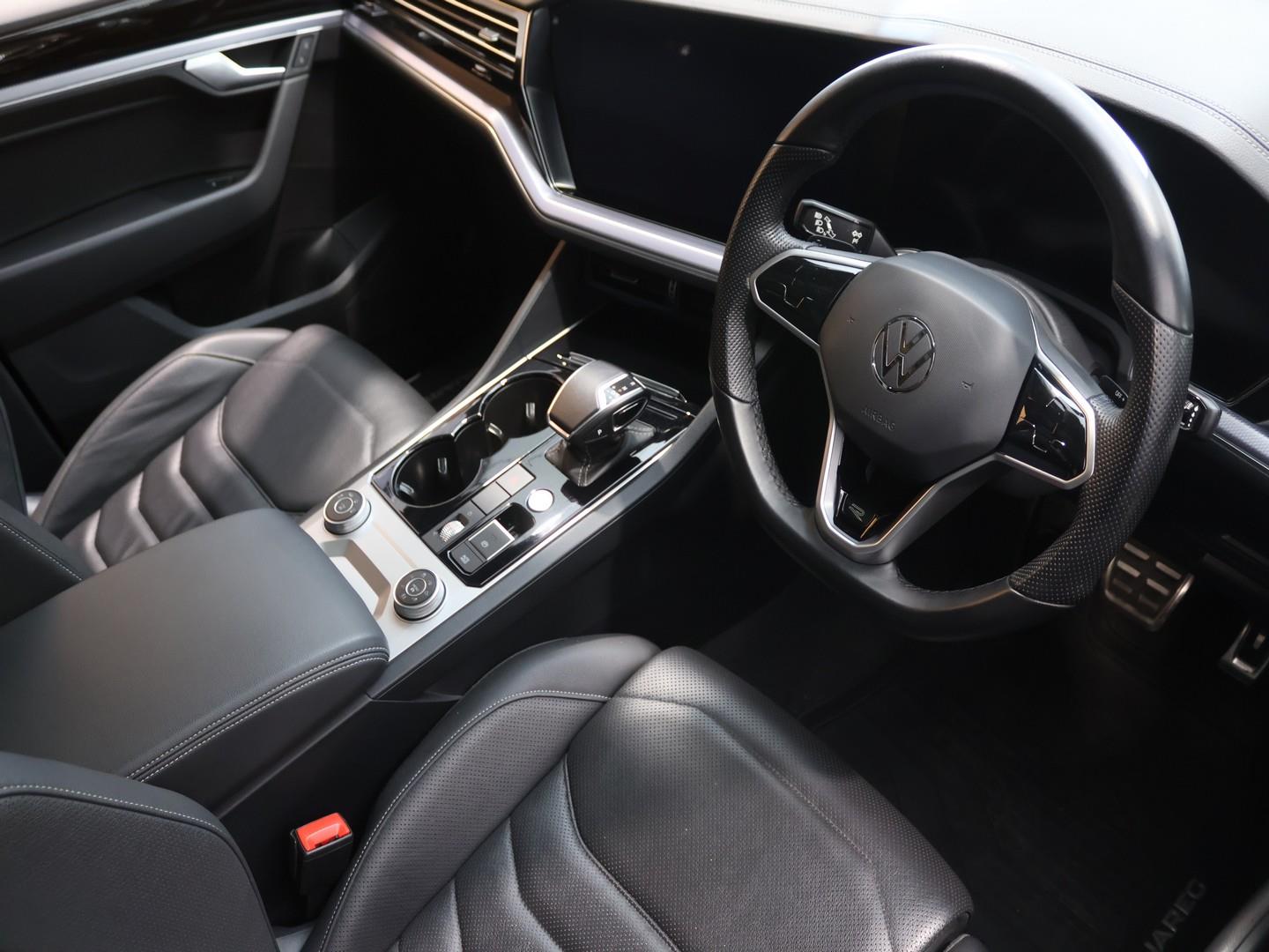 2022 Volkswagen Touareg V6 TDI Executive R-Line image 9