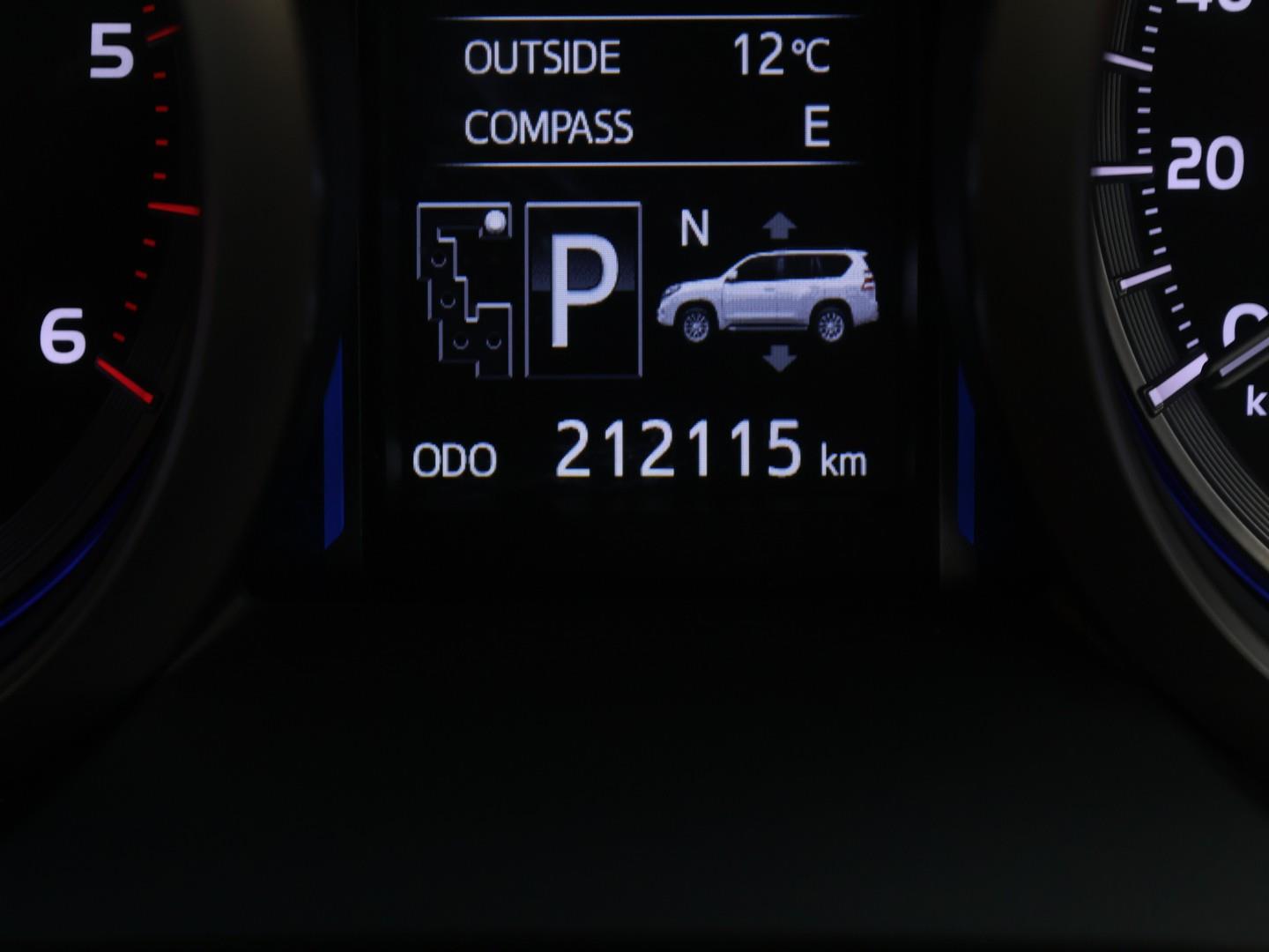 2015 Toyota Land Cruiser Prado 3.0DT VX image 11