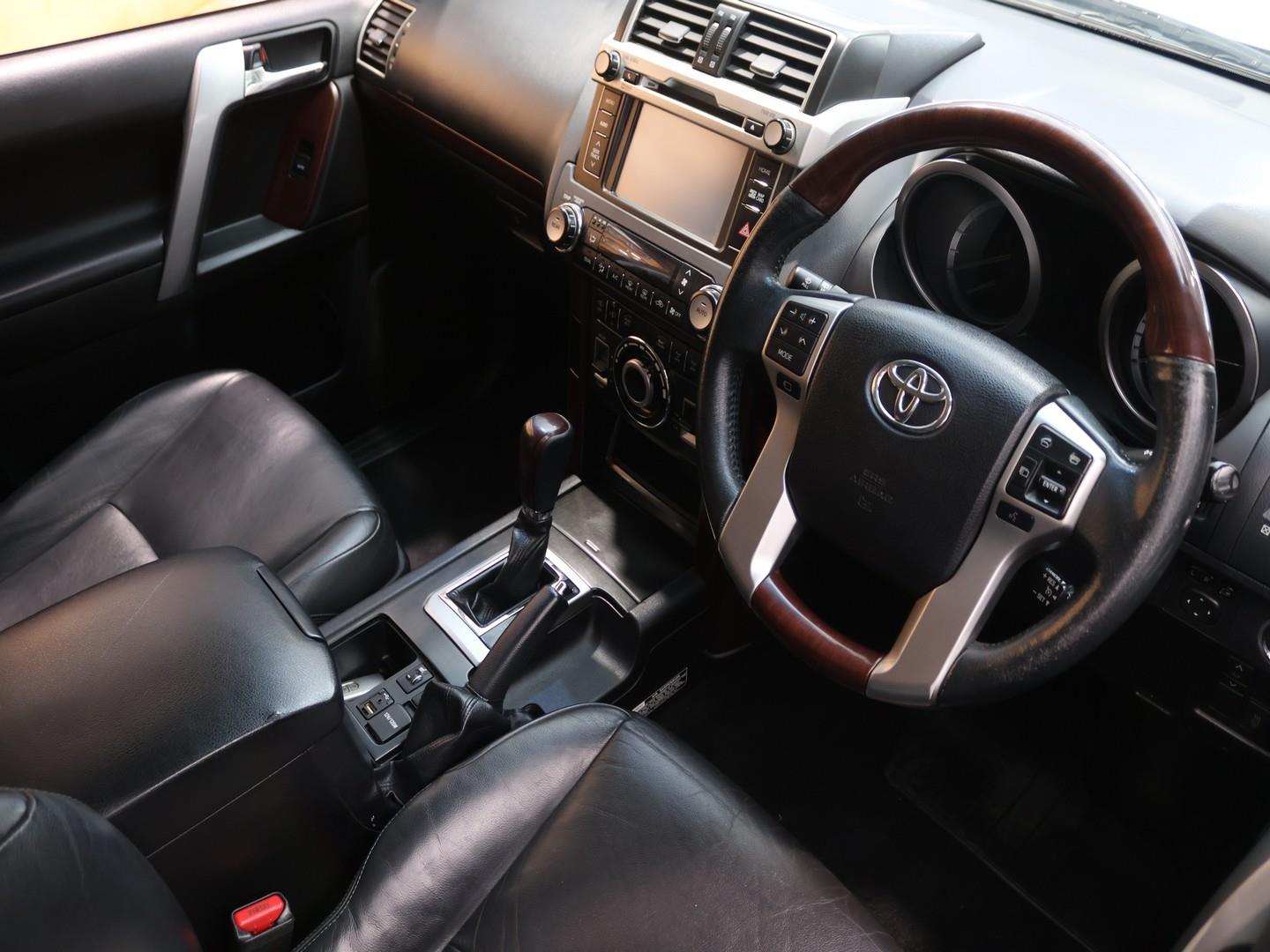 2015 Toyota Land Cruiser Prado 3.0DT VX image 12