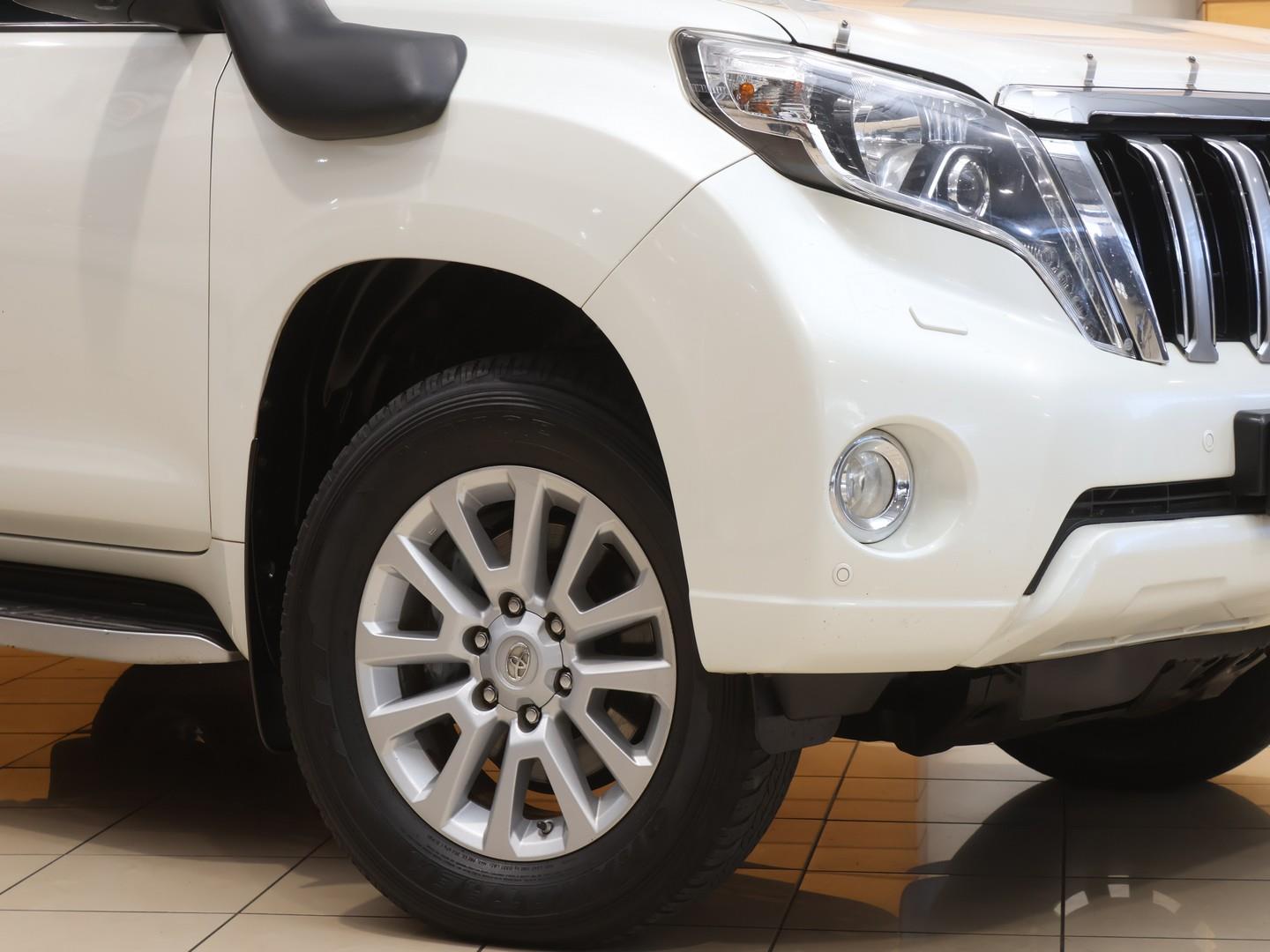 2015 Toyota Land Cruiser Prado 3.0DT VX image 2