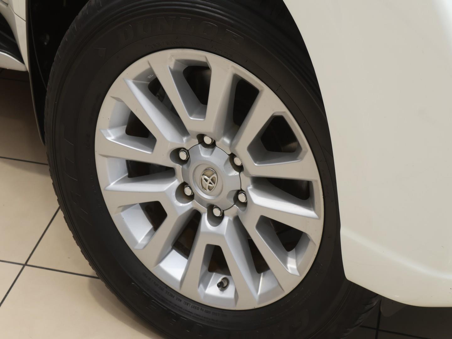 2015 Toyota Land Cruiser Prado 3.0DT VX image 4