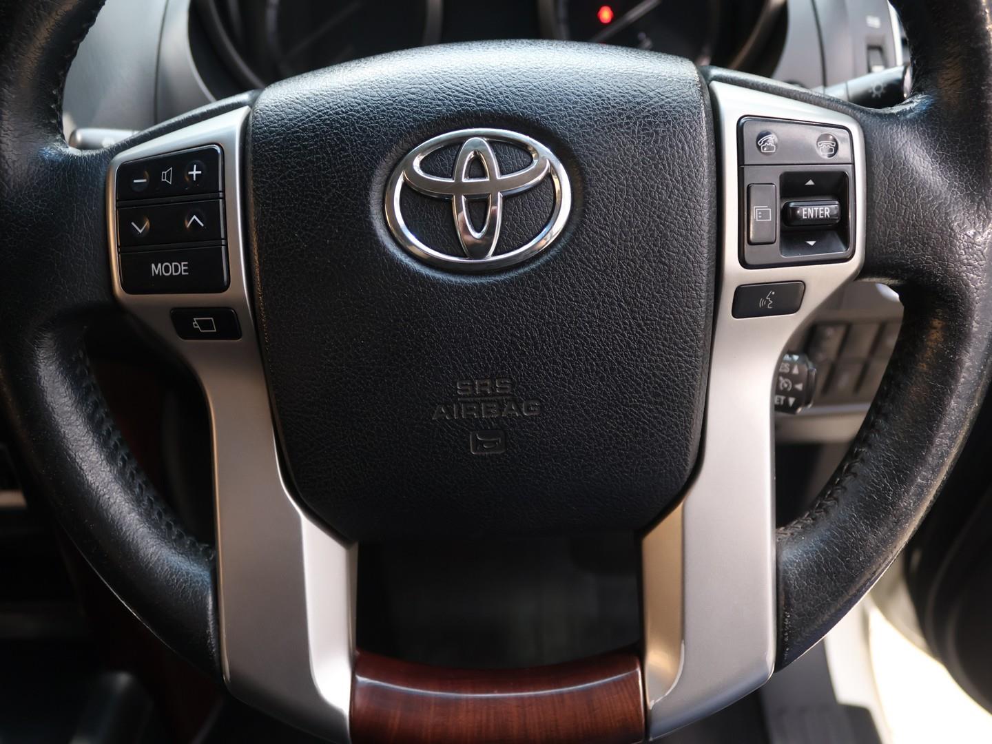 2015 Toyota Land Cruiser Prado 3.0DT VX image 8