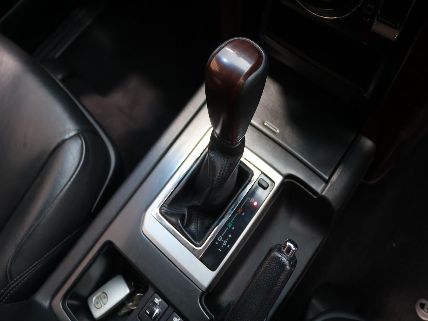 2015 Toyota Land Cruiser Prado 3.0DT VX image 9