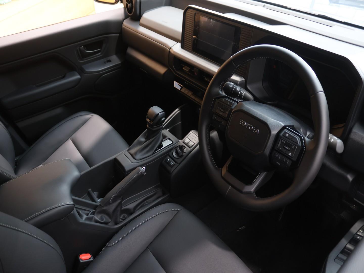 2026 Toyota Land Cruiser FJ 2.7 4x4 VX image 12