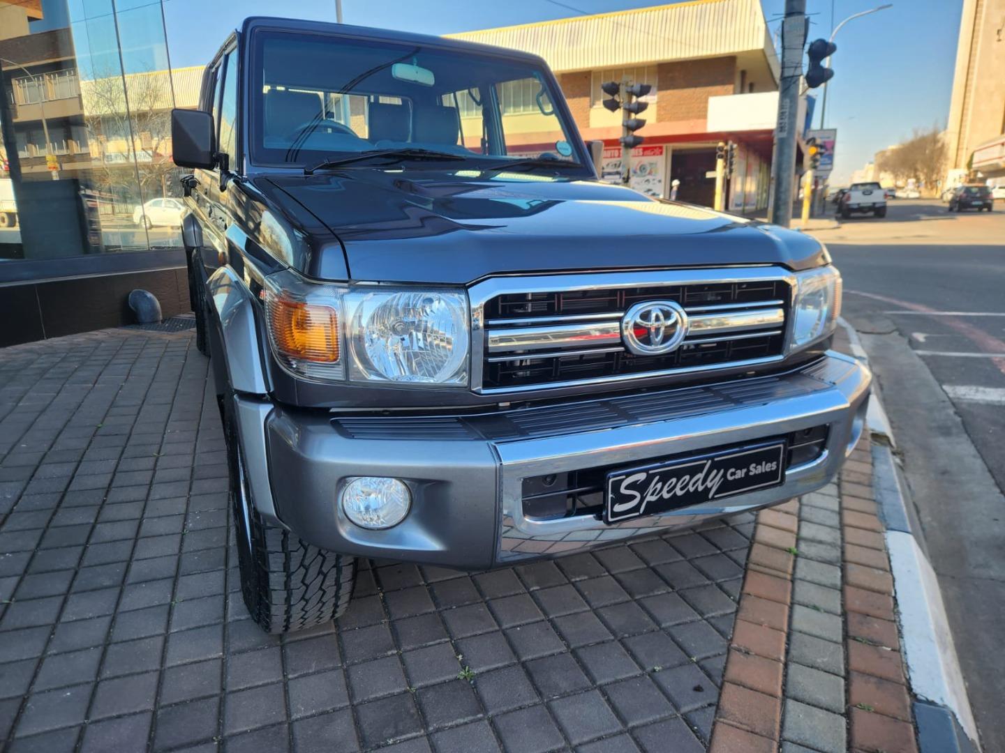 2023 Toyota Land Cruiser 79 4.0 V6 Double Cab — main view