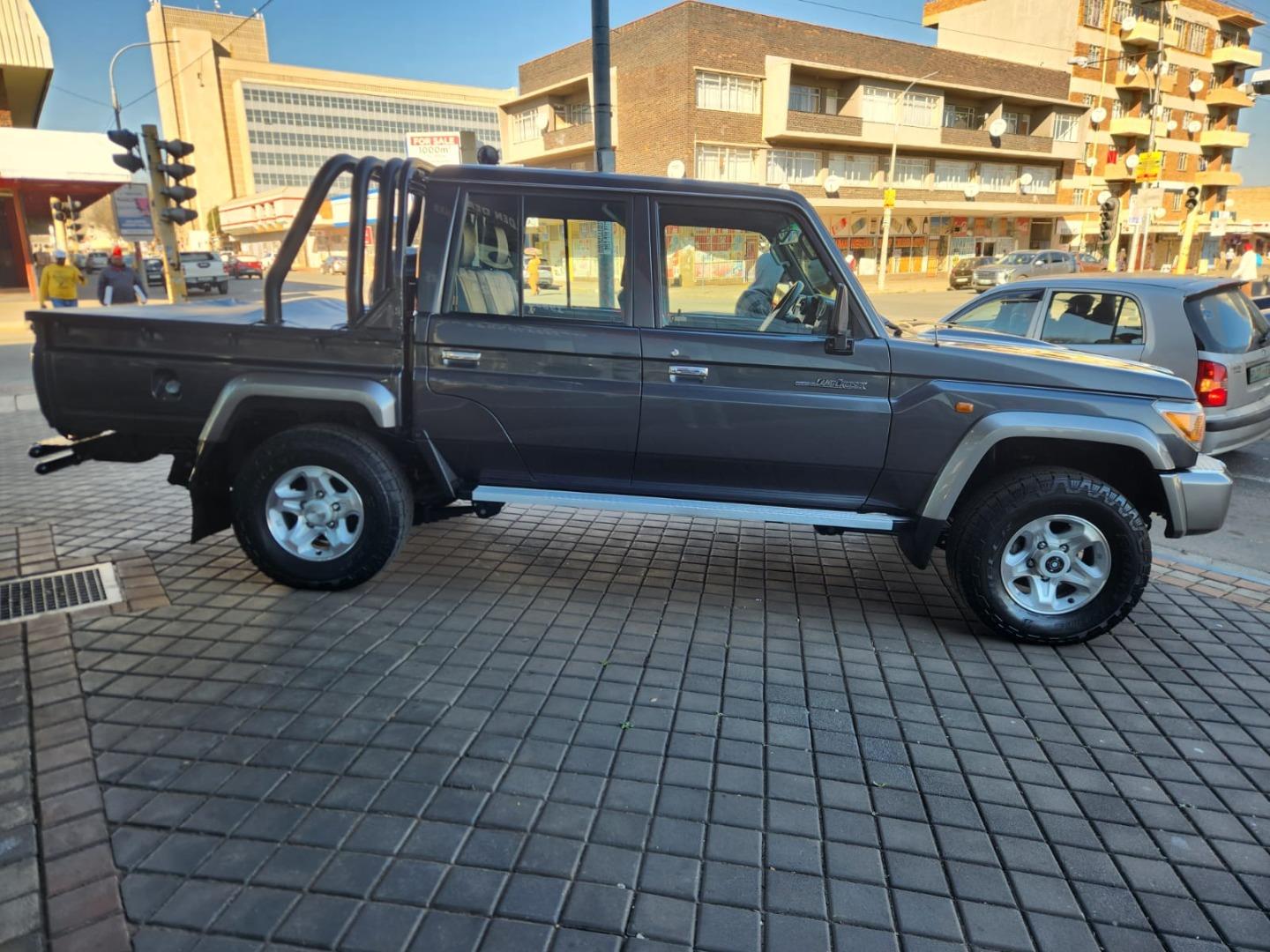 2023 Toyota Land Cruiser 79 4.0 V6 Double Cab image 2