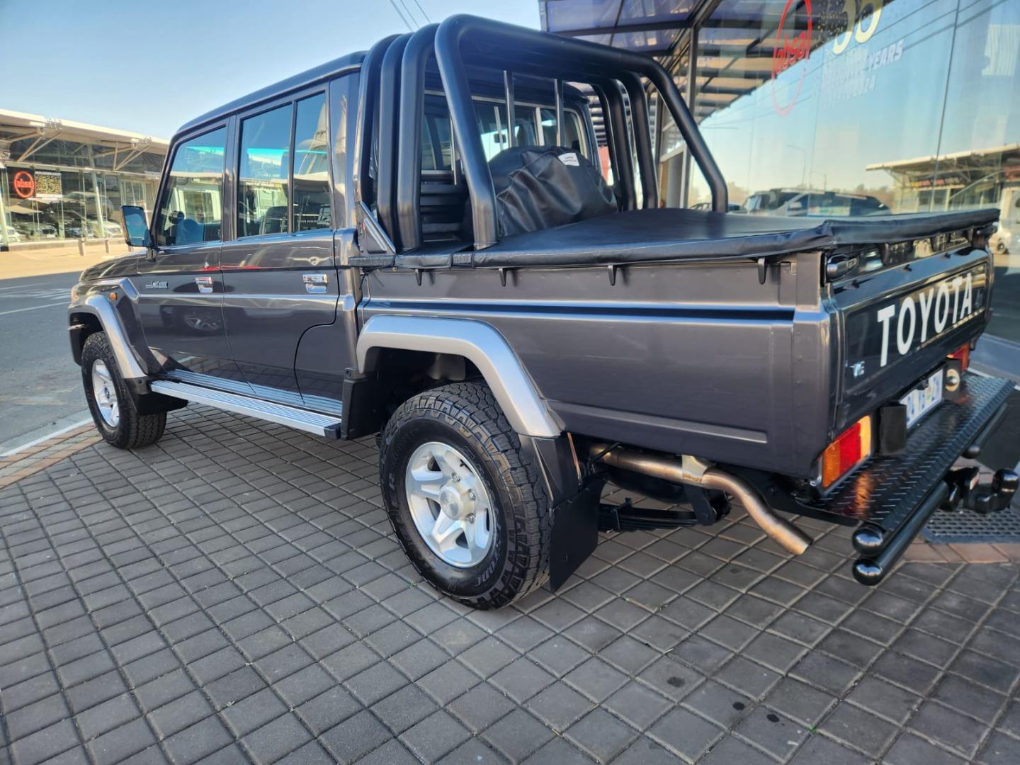 2023 Toyota Land Cruiser 79 4.0 V6 Double Cab image 3