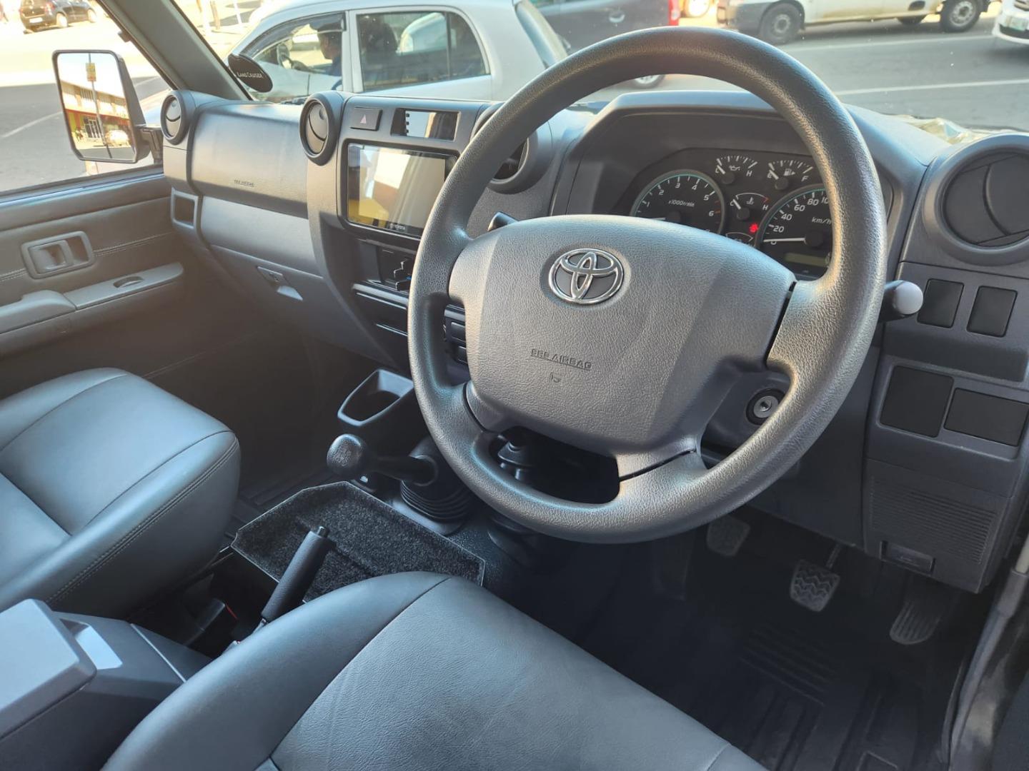 2023 Toyota Land Cruiser 79 4.0 V6 Double Cab image 7