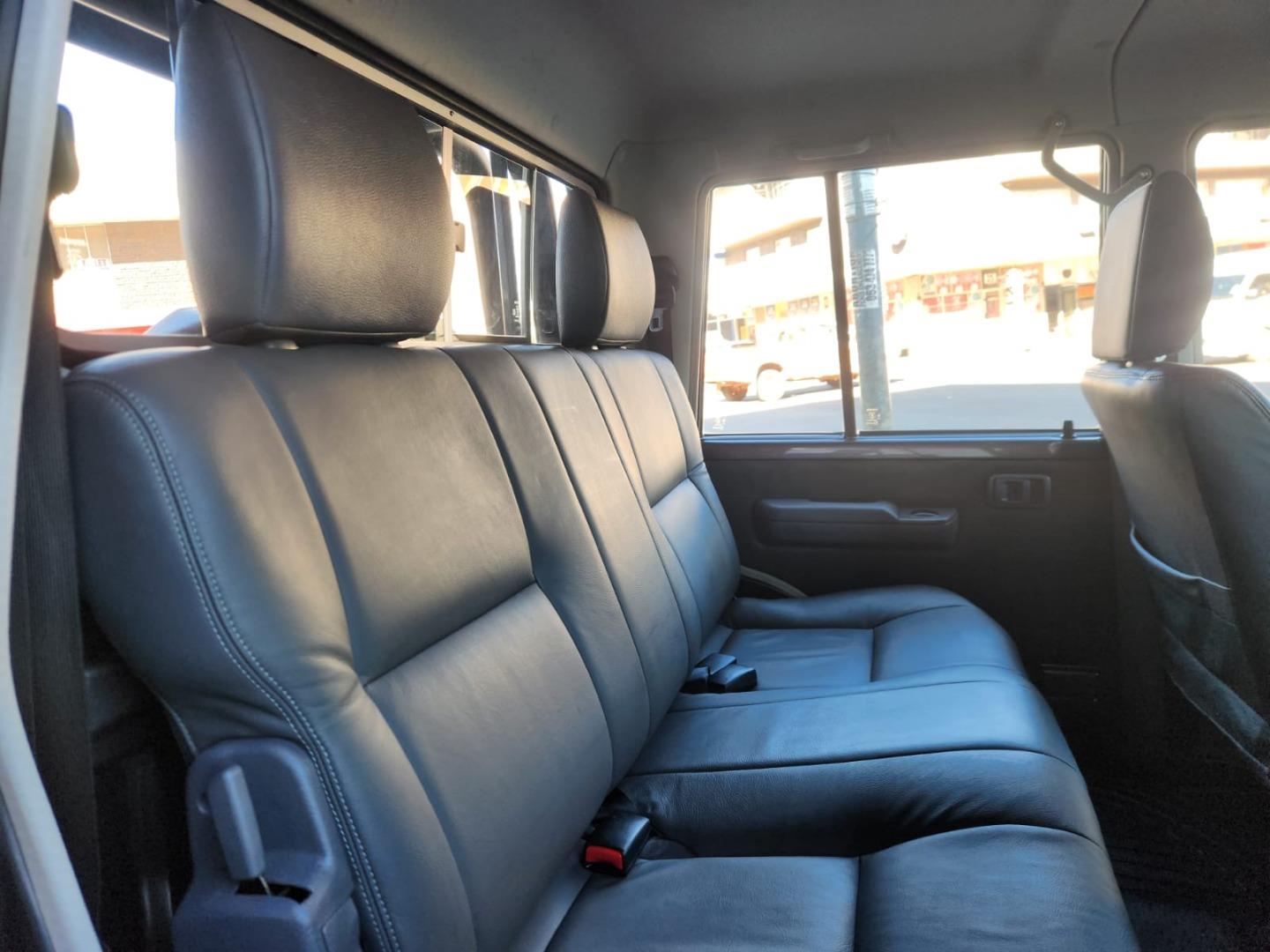 2023 Toyota Land Cruiser 79 4.0 V6 Double Cab image 9