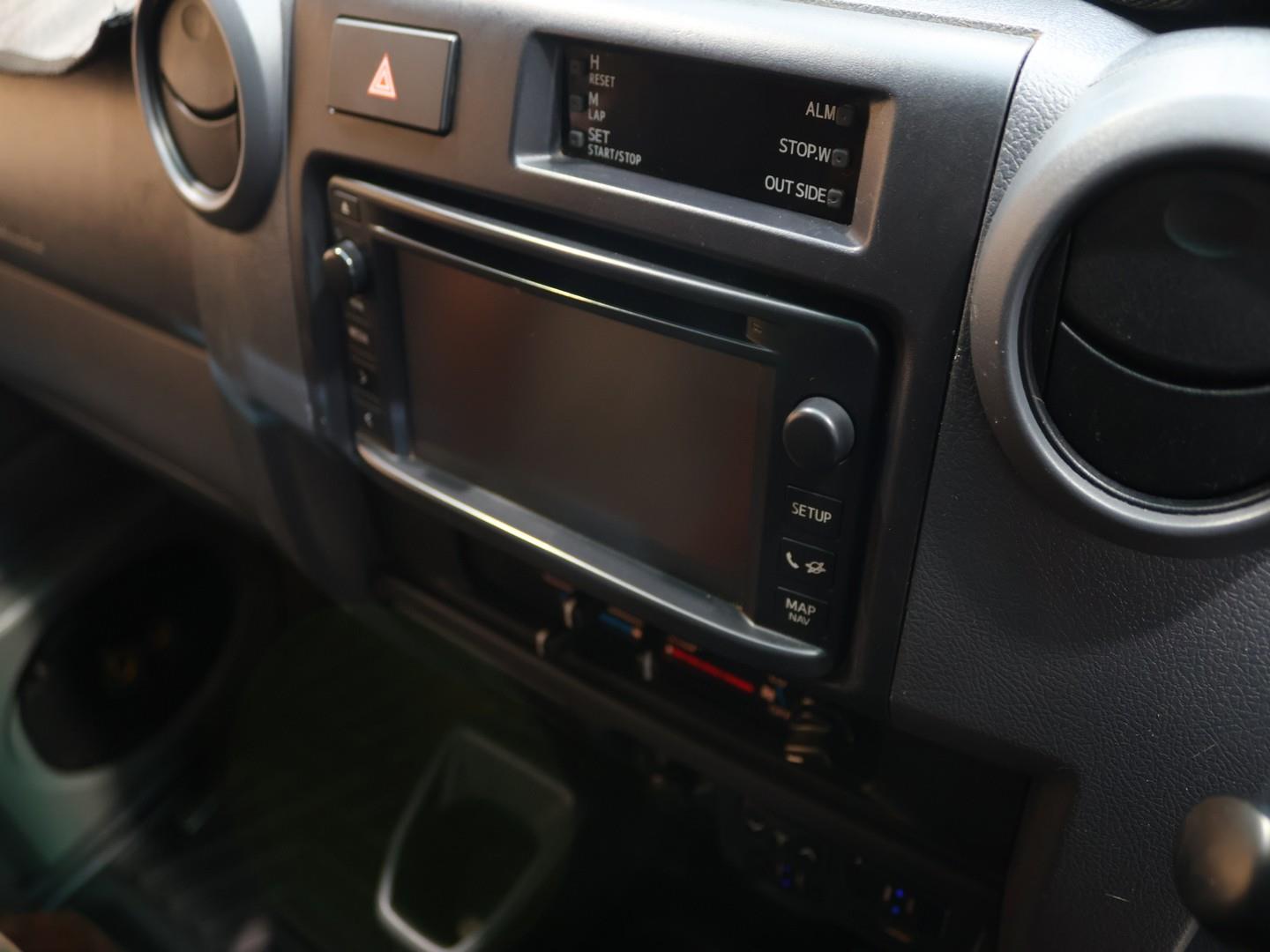 2016 Toyota Land Cruiser 79 4.5D-4D LX V8 Double Cab image 10