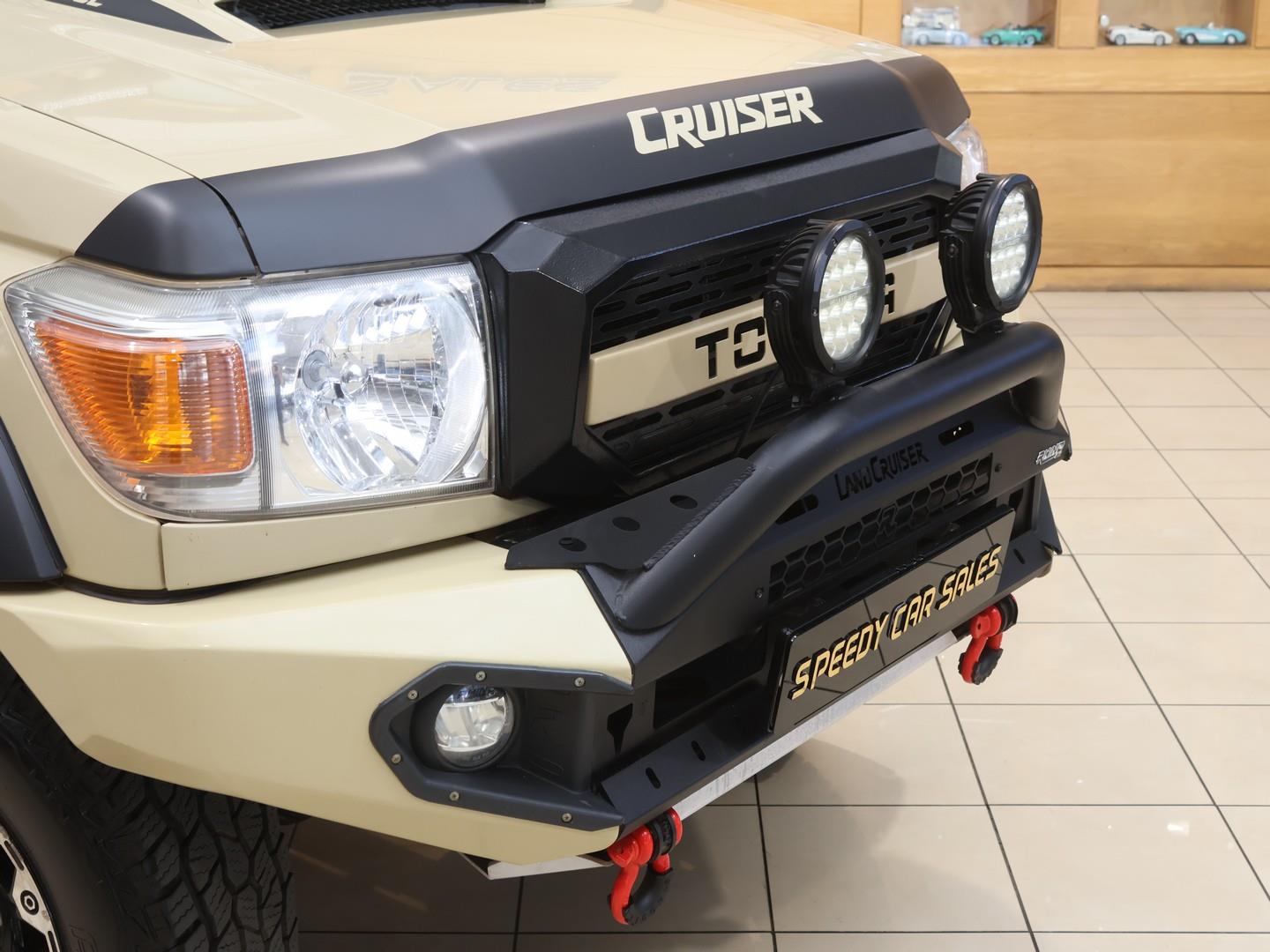 2016 Toyota Land Cruiser 79 4.5D-4D LX V8 Double Cab image 2