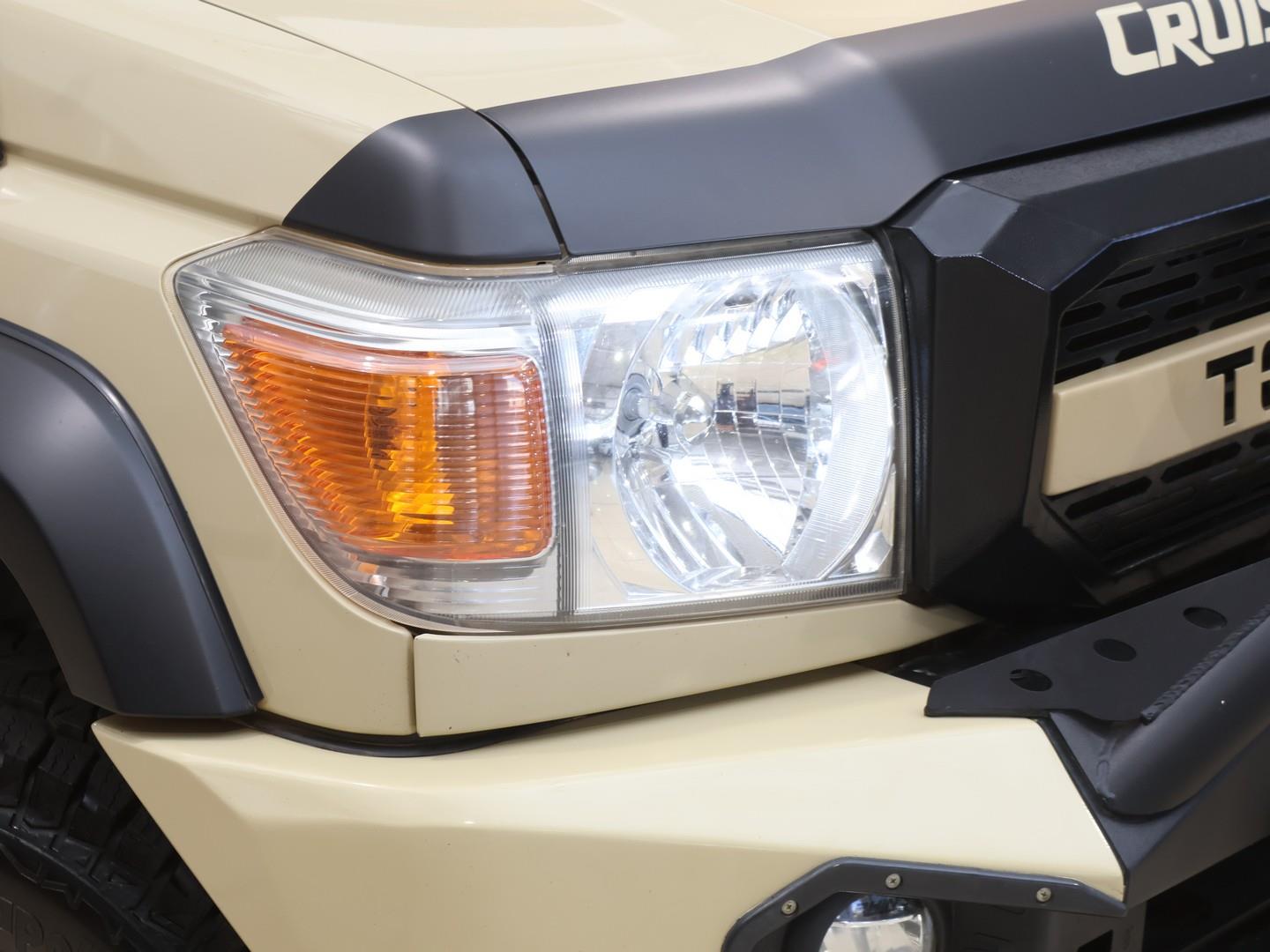 2016 Toyota Land Cruiser 79 4.5D-4D LX V8 Double Cab image 6