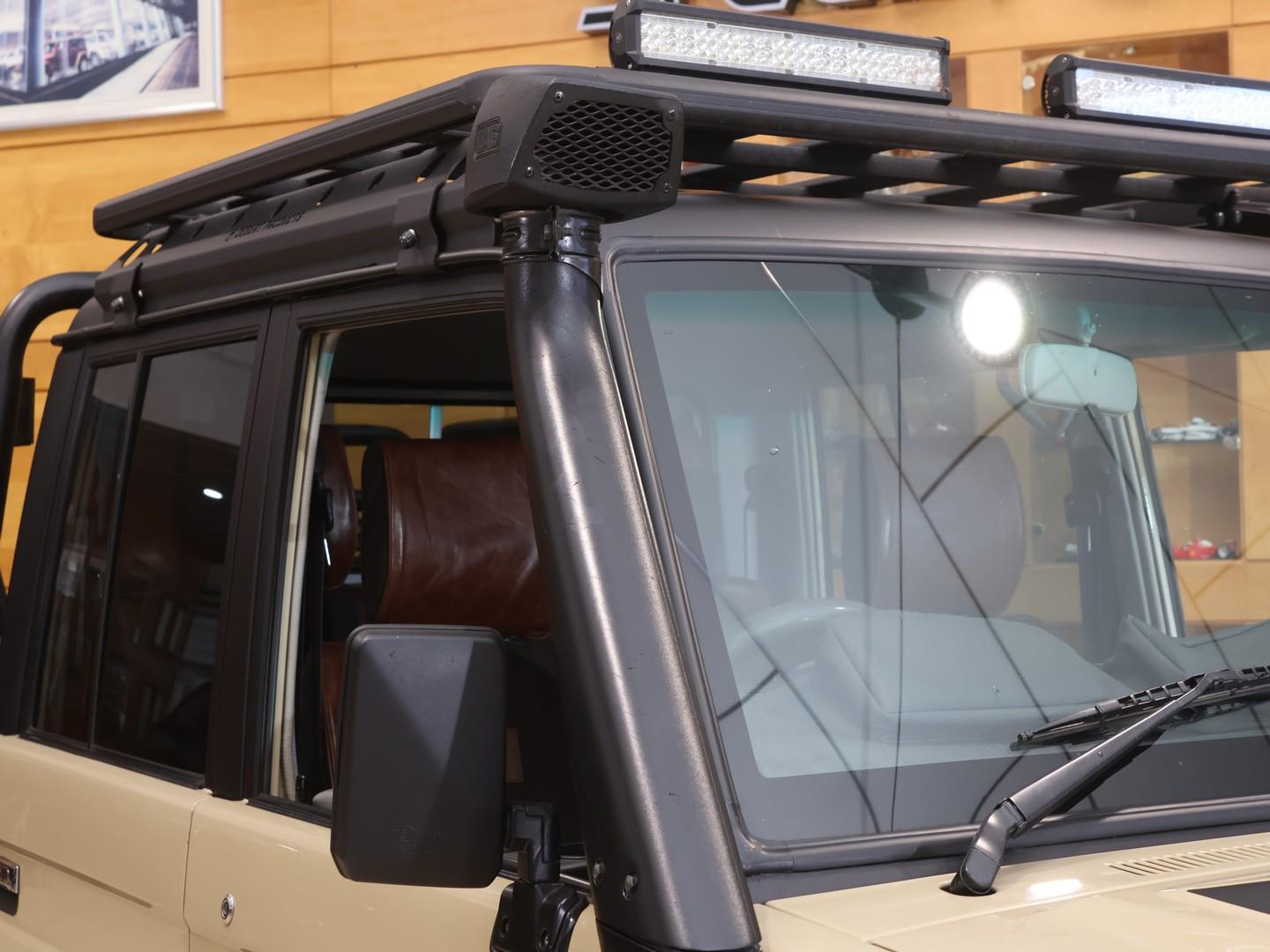 2016 Toyota Land Cruiser 79 4.5D-4D LX V8 Double Cab image 7