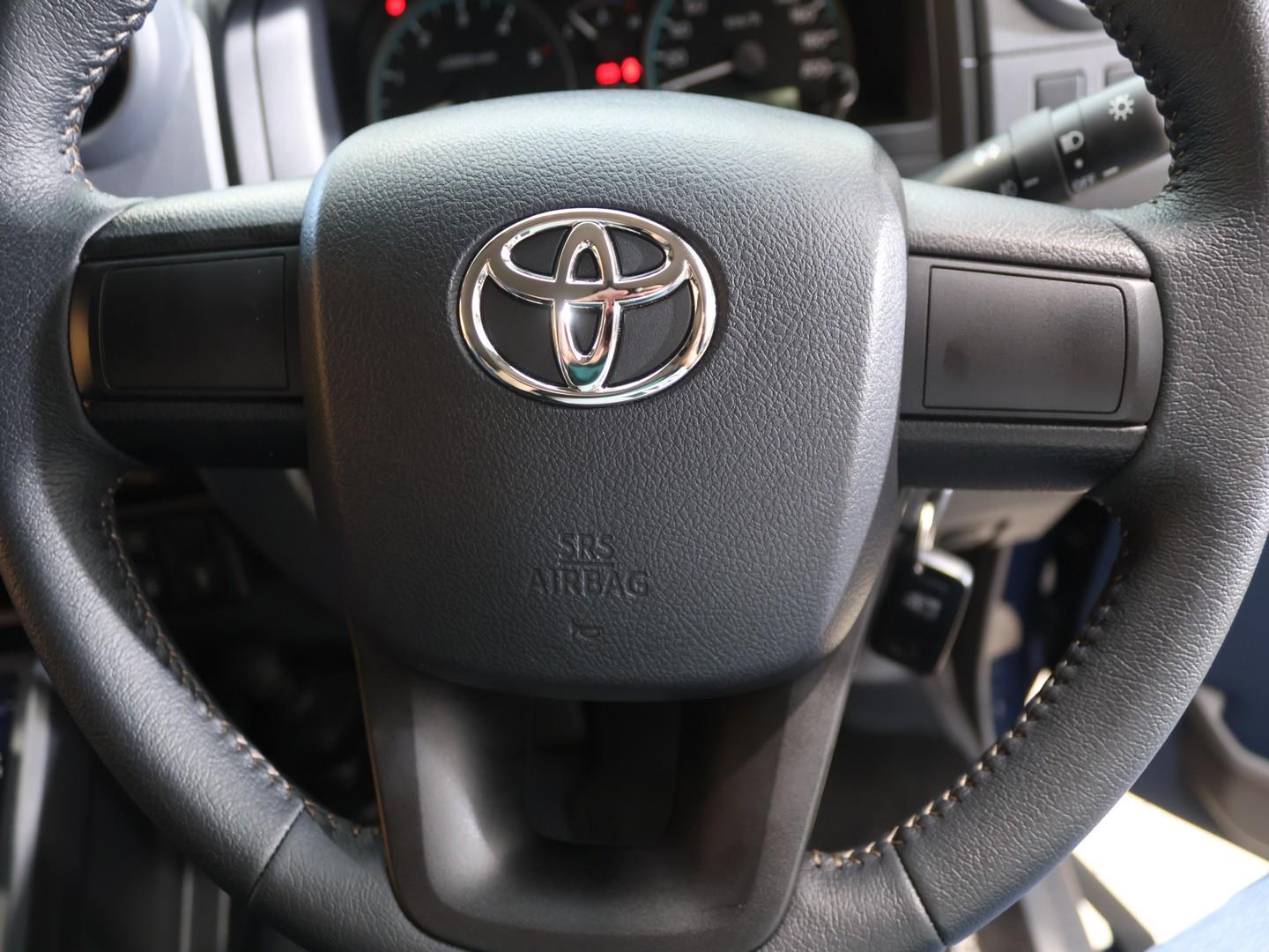 2026 Toyota Land Cruiser 79 2.8GD-6 Double Cab Auto image 8