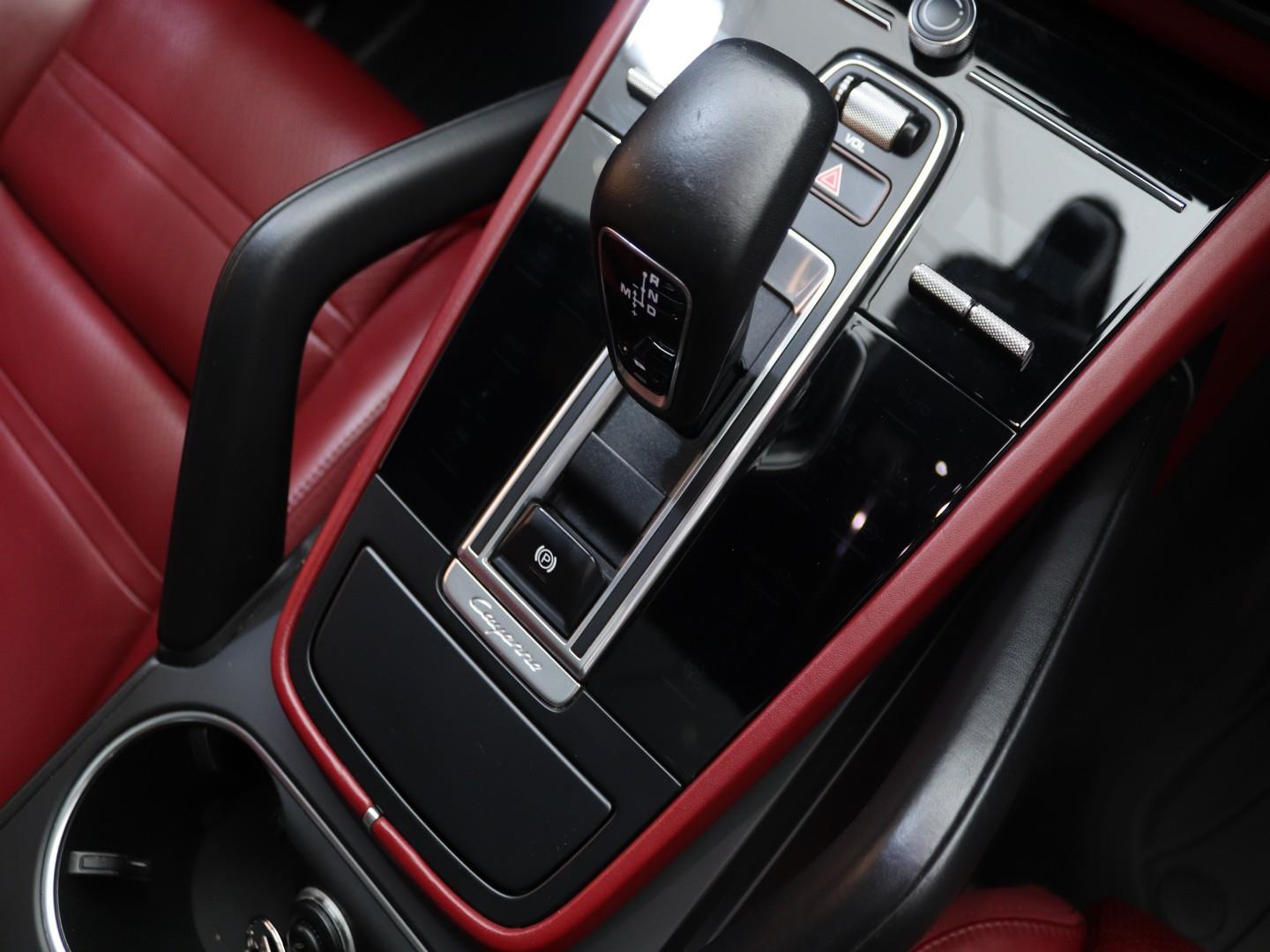 2020 Porsche Cayenne Coupe image 10