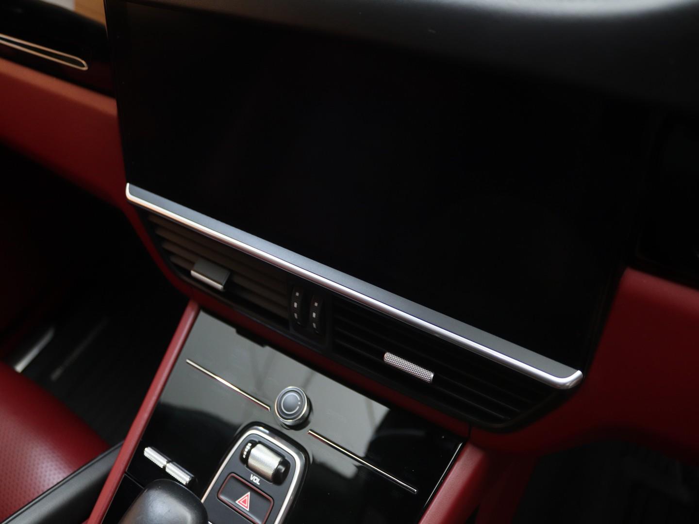 2020 Porsche Cayenne Coupe image 11
