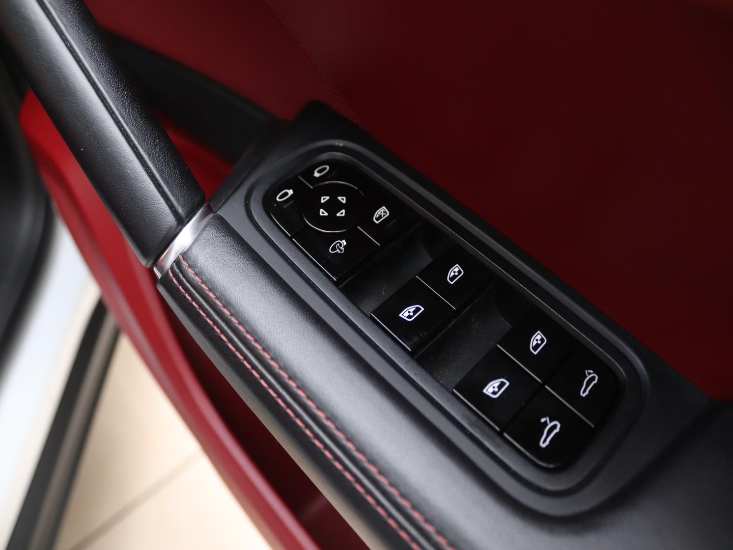 2020 Porsche Cayenne Coupe image 12