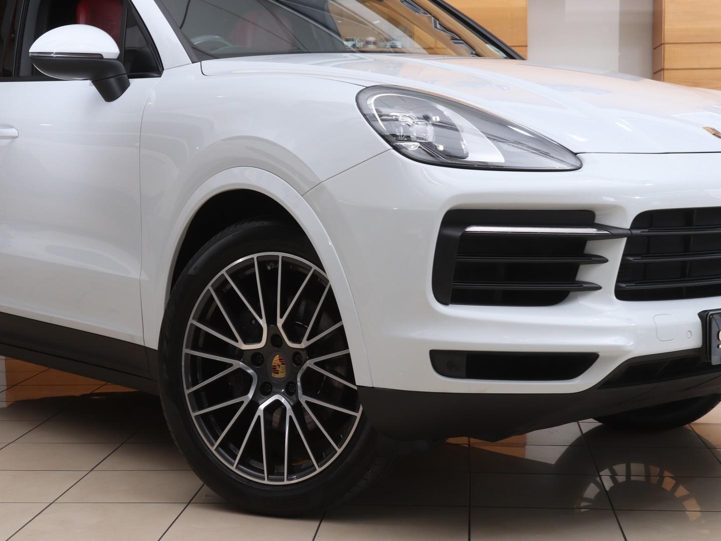2020 Porsche Cayenne Coupe image 2