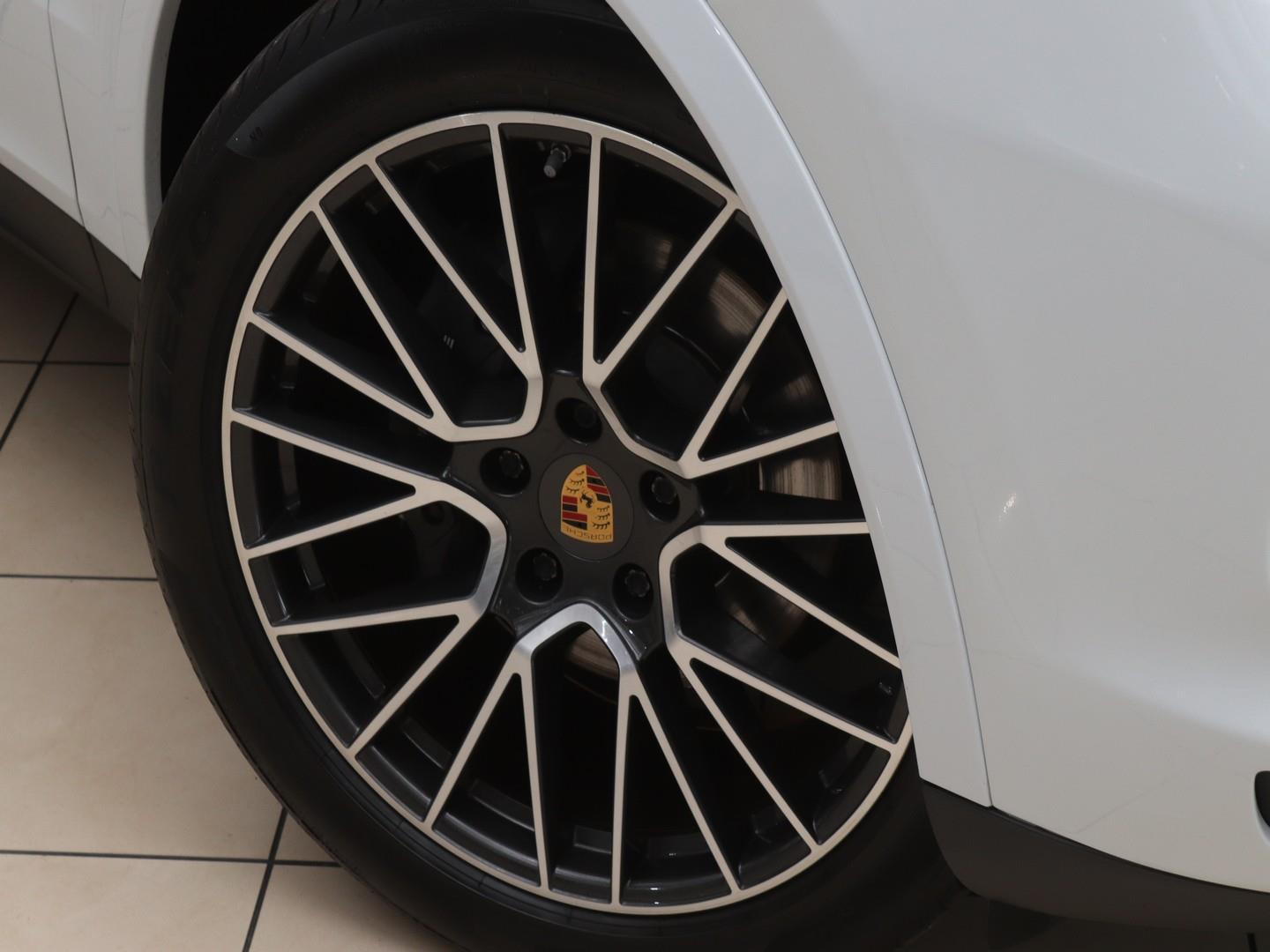 2020 Porsche Cayenne Coupe image 7