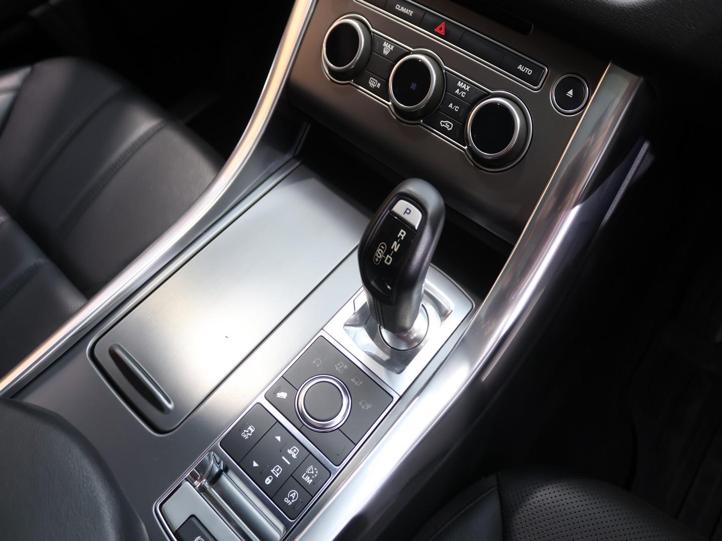 2018 Land Rover Range Rover Sport SE SDV6 image 11