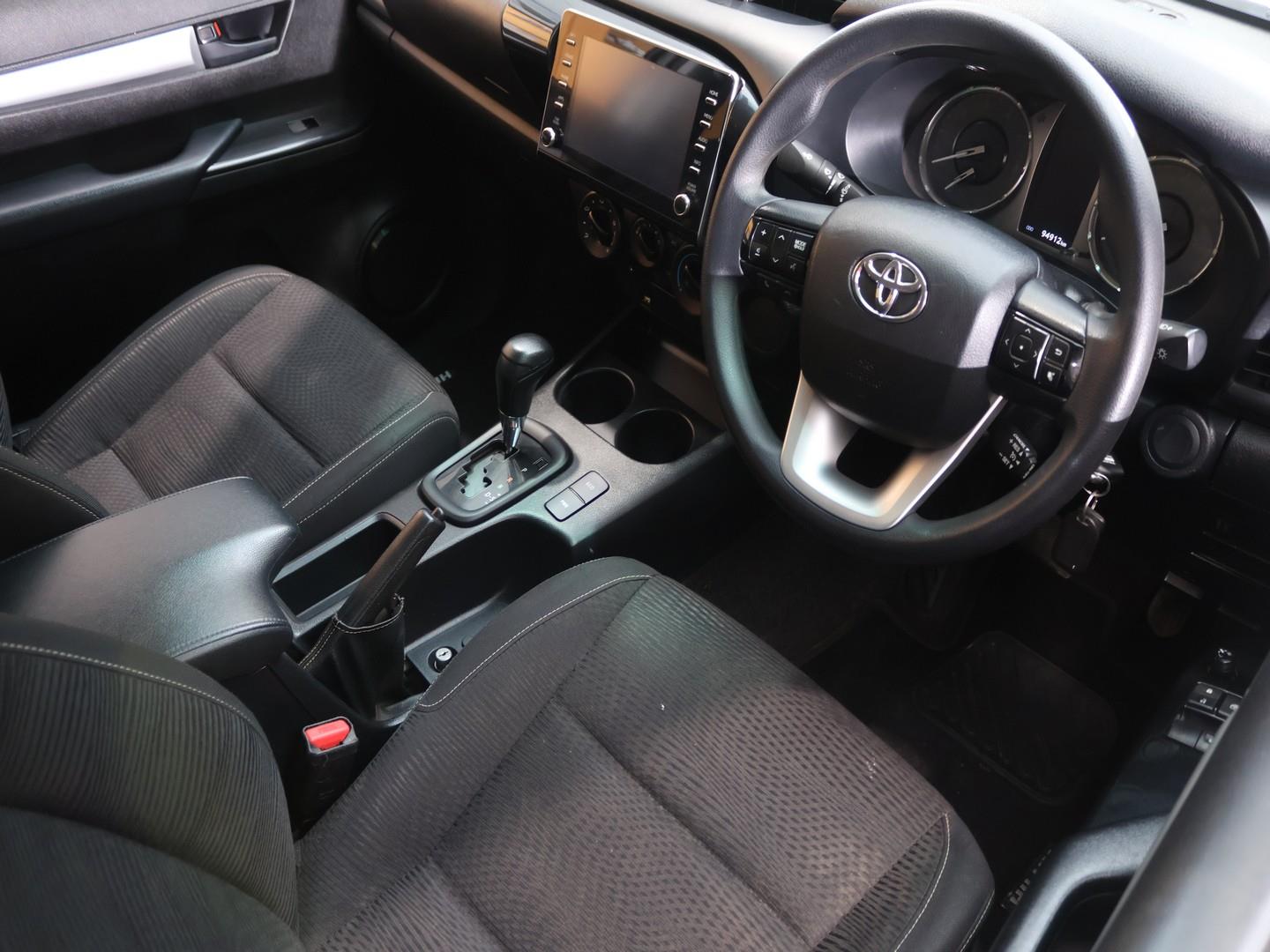2023 Toyota Hilux 2.4GD-6 Xtra Cab Raider Auto image 11