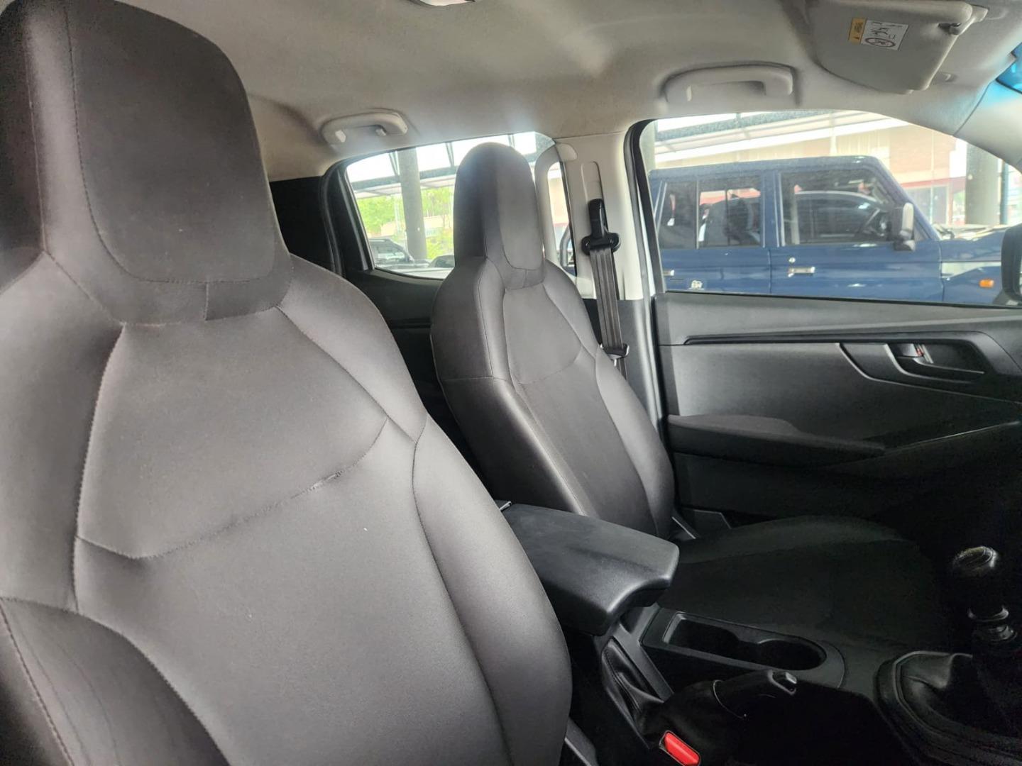 2023 Isuzu D-Max 1.9TD Double Cab L (Manual) image 10