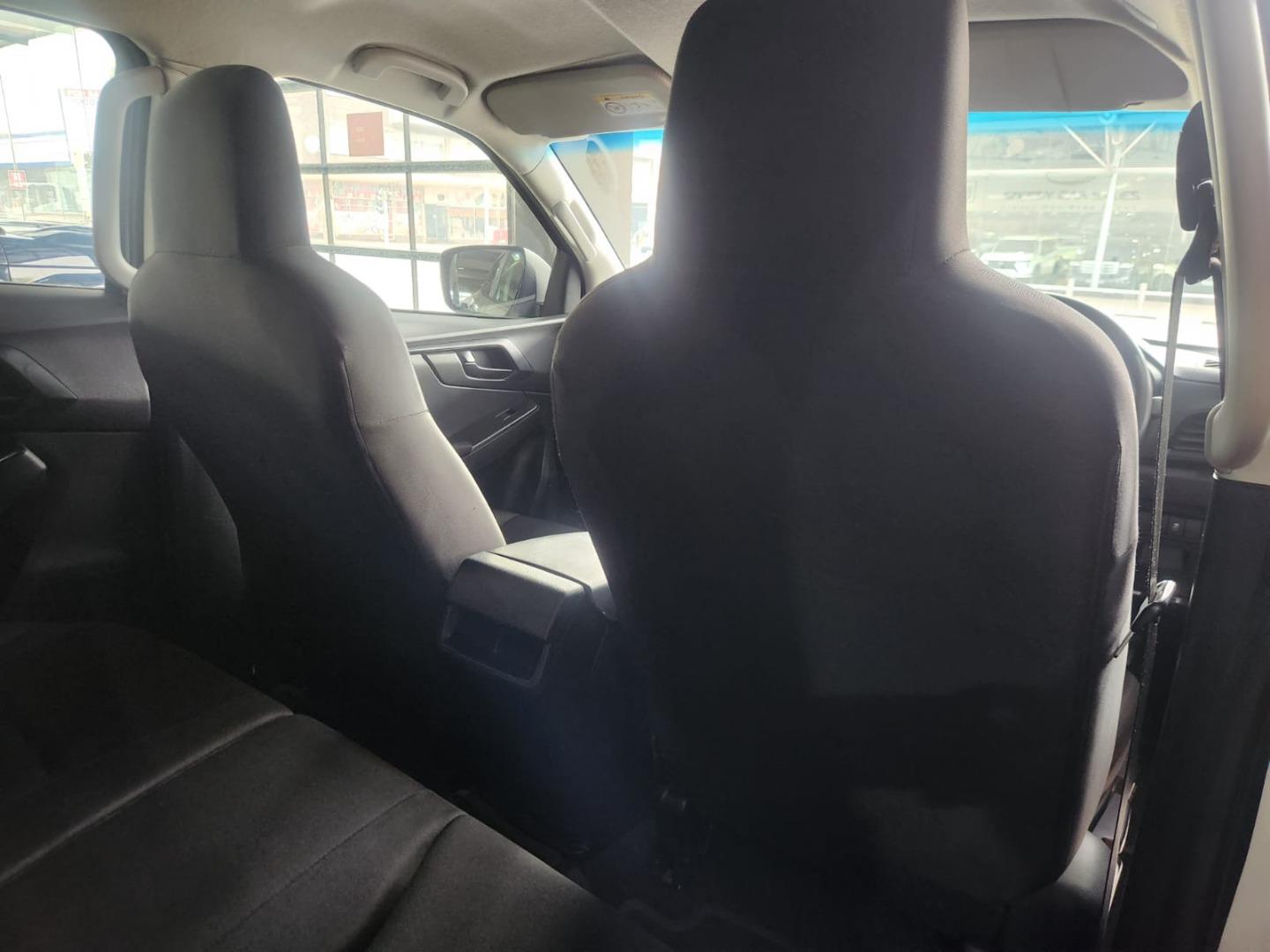 2023 Isuzu D-Max 1.9TD Double Cab L (Manual) image 11