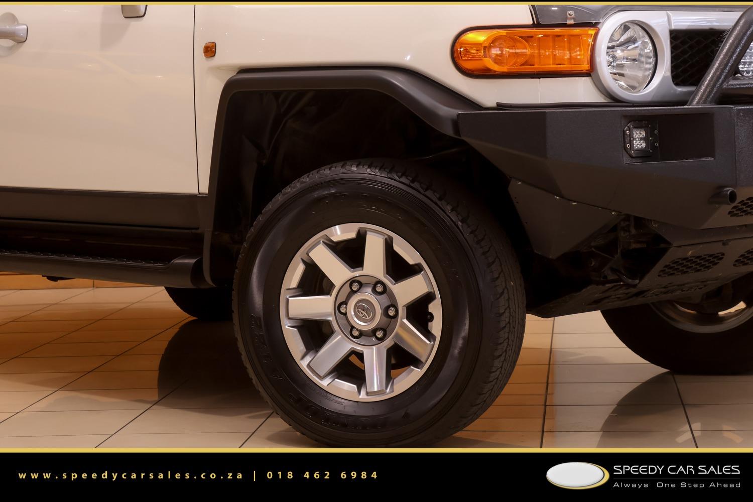 2022 Toyota FJ Cruiser FJ Cruiser image 2