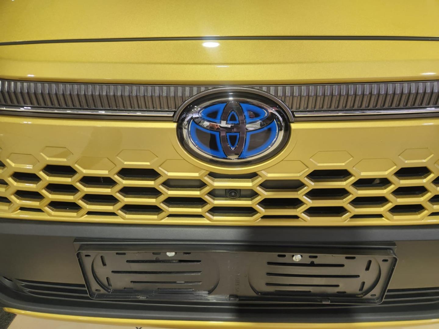 2026 Toyota Corolla Cross 1.8 HEV XR image 2