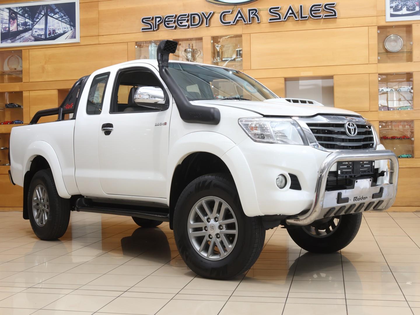 2014 Toyota Hilux 3.0D-4D Xtra Cab 4x4 Raider image 10