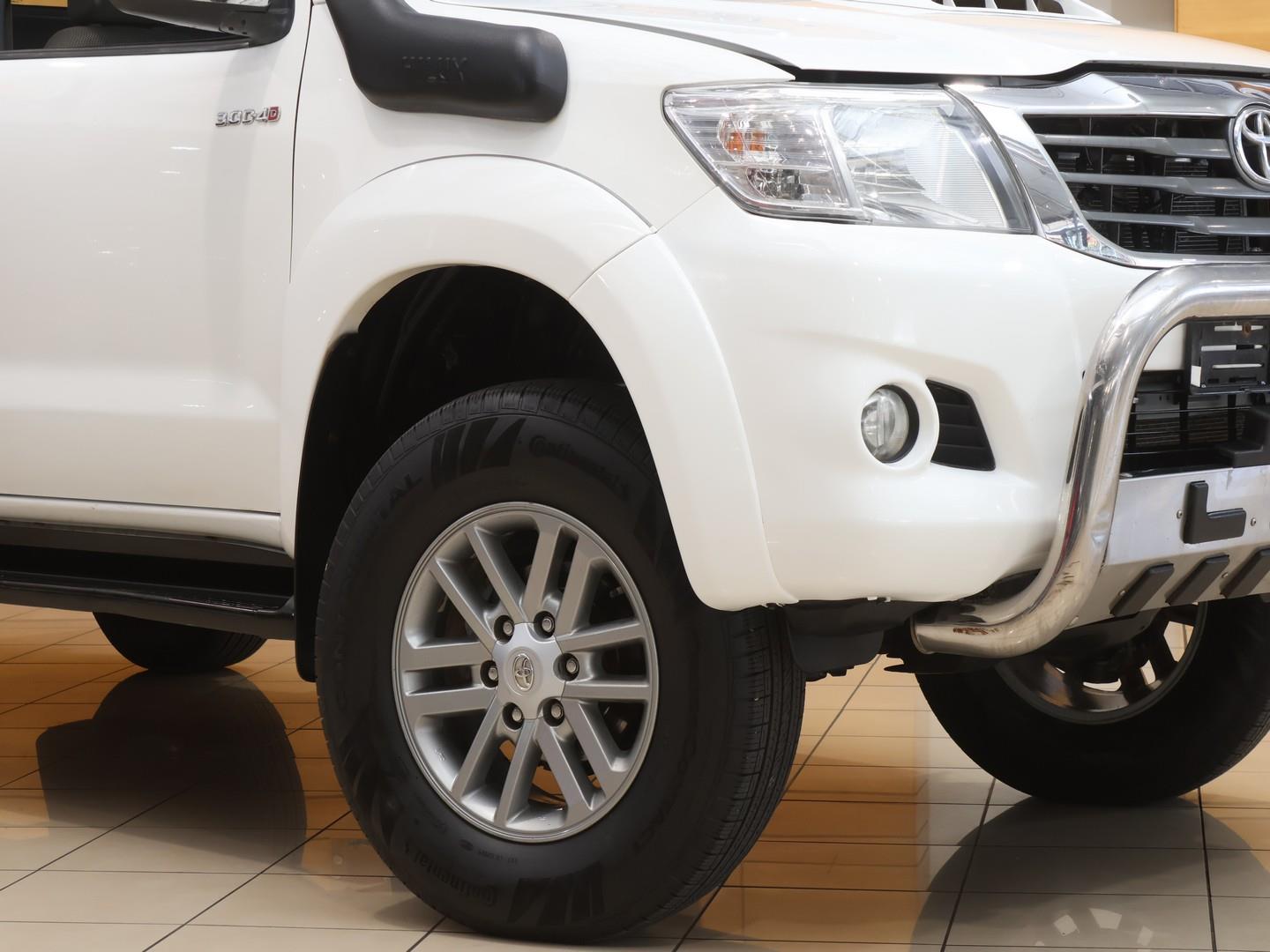 2014 Toyota Hilux 3.0D-4D Xtra Cab 4x4 Raider image 2
