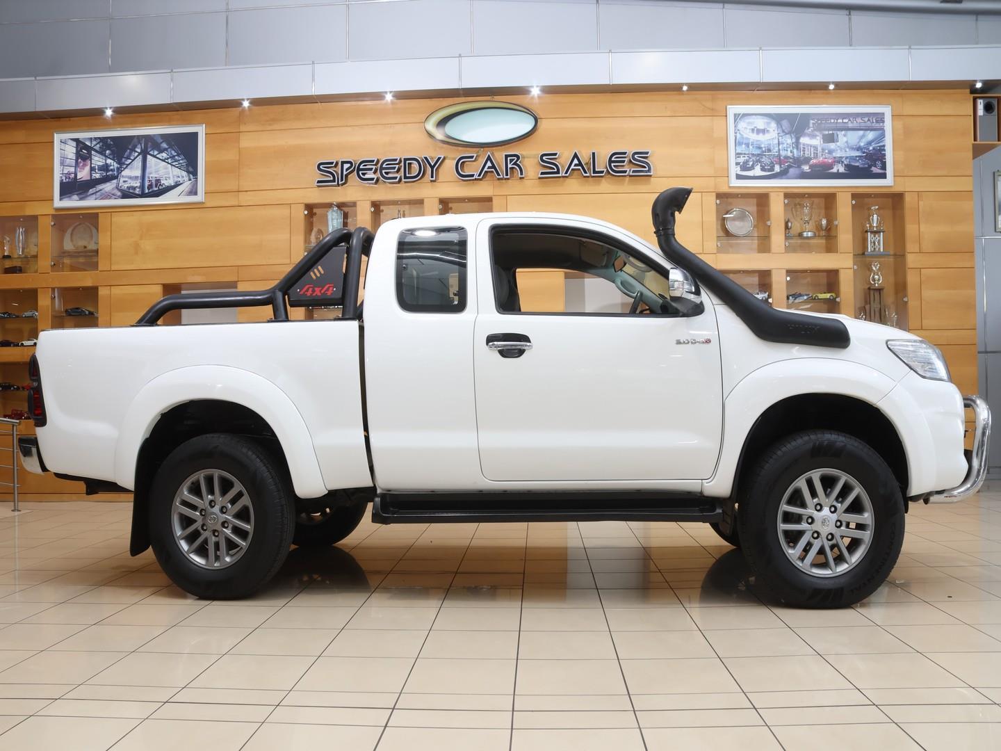 2014 Toyota Hilux 3.0D-4D Xtra Cab 4x4 Raider image 3