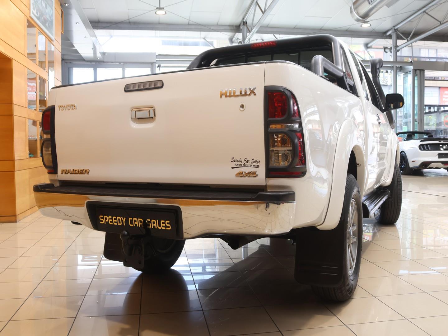 2014 Toyota Hilux 3.0D-4D Xtra Cab 4x4 Raider image 4