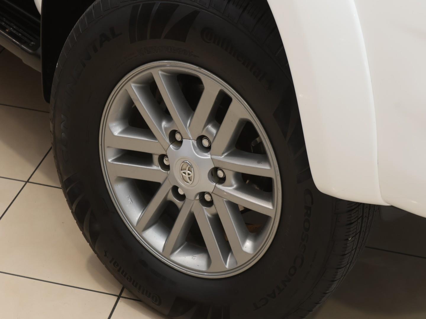 2014 Toyota Hilux 3.0D-4D Xtra Cab 4x4 Raider image 5