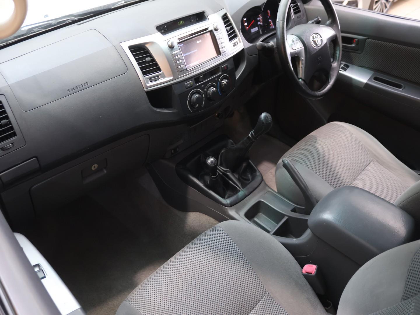 2014 Toyota Hilux 3.0D-4D Xtra Cab 4x4 Raider image 7