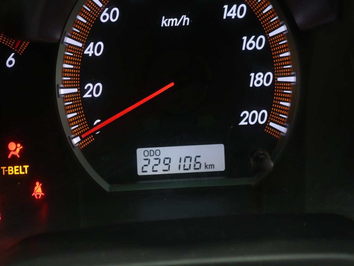 2014 Toyota Hilux 3.0D-4D Xtra Cab 4x4 Raider image 8