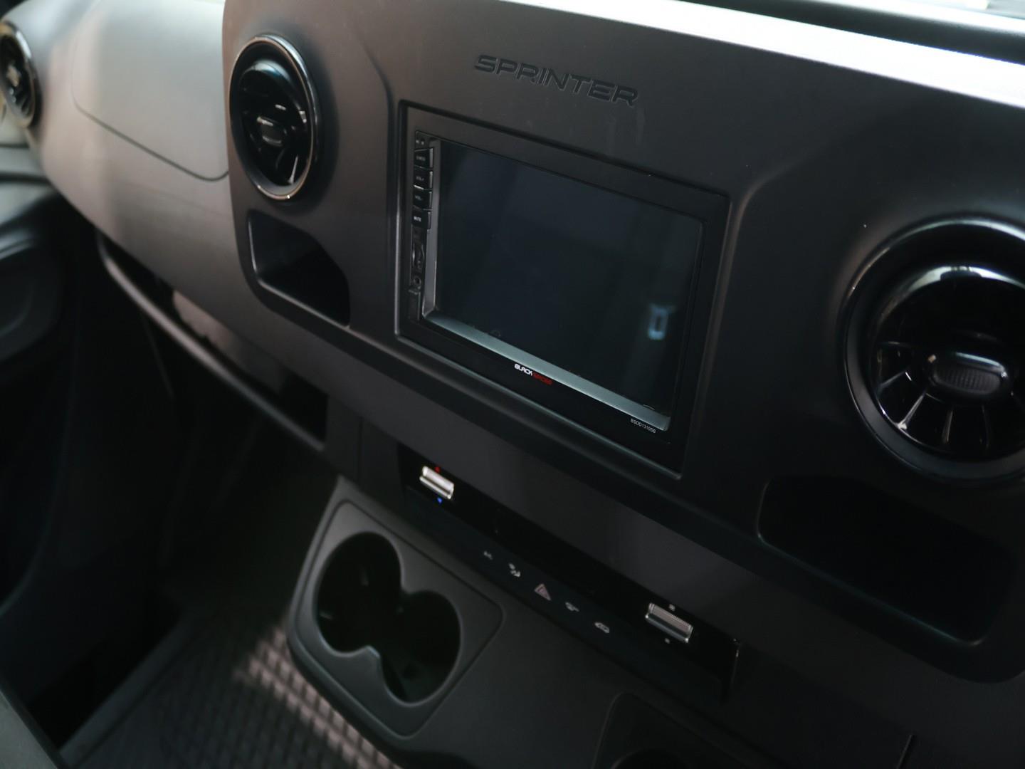 2022 Mercedes-Benz Sprinter 519 CDI image 9