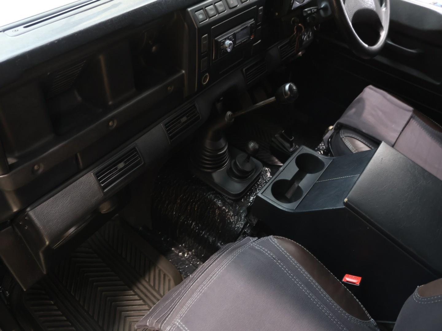 2004 Land Rover Defender 110 2.5 Td5 Double Cab image 9