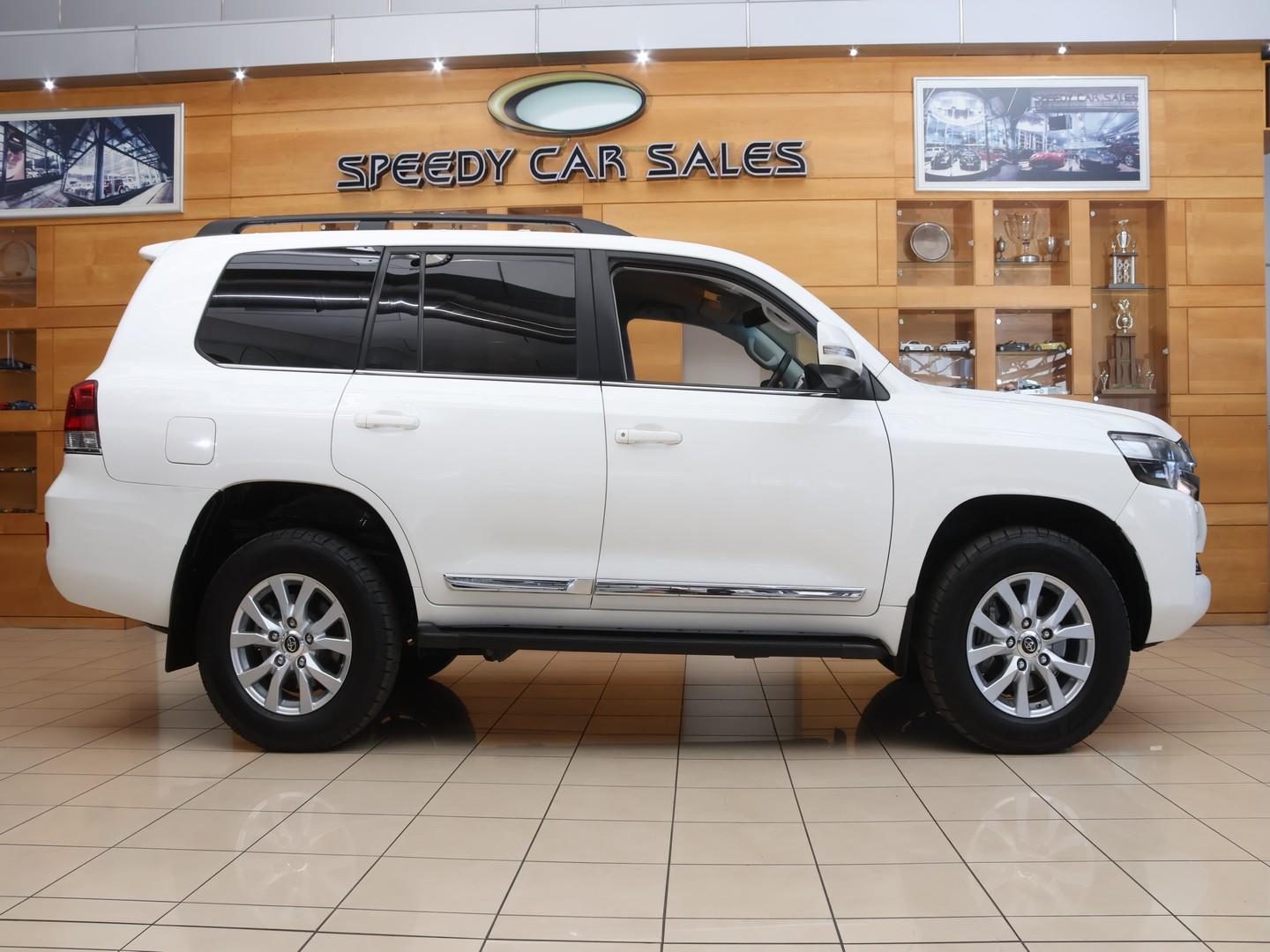 2020 Toyota Land Cruiser 200 4.5D-4D V8 VX-R image 4