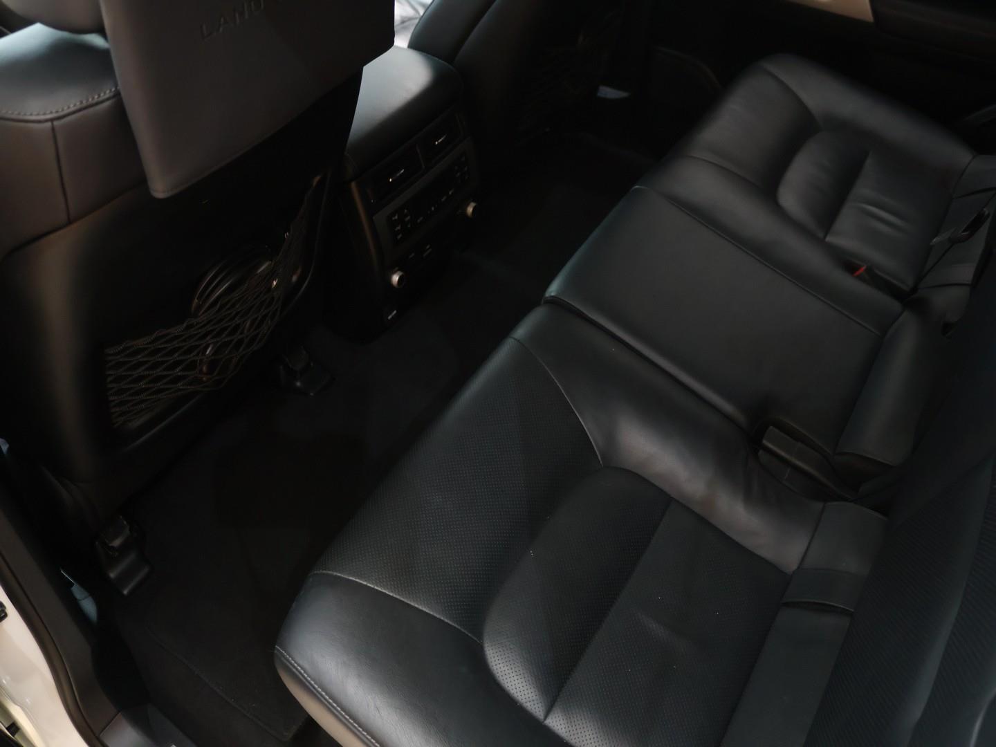 2020 Toyota Land Cruiser 200 4.5D-4D V8 VX-R image 8