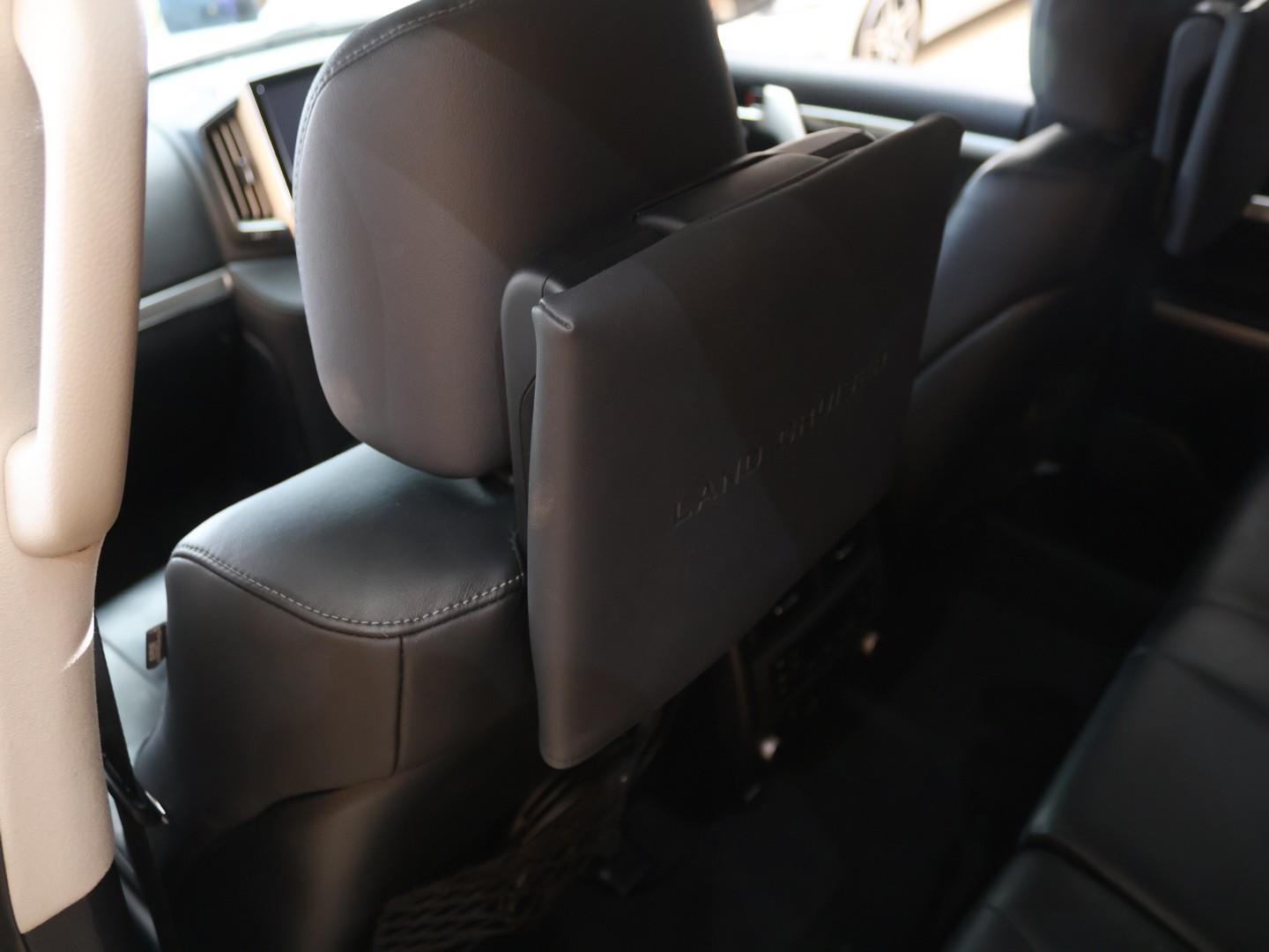 2020 Toyota Land Cruiser 200 4.5D-4D V8 VX-R image 9