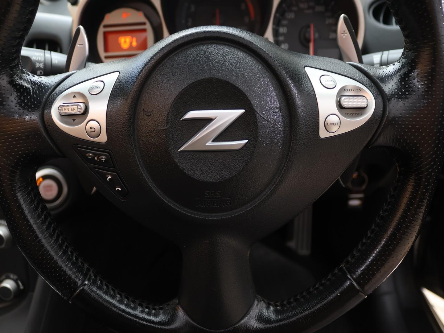 2013 Nissan 370Z Roadster Auto image 11