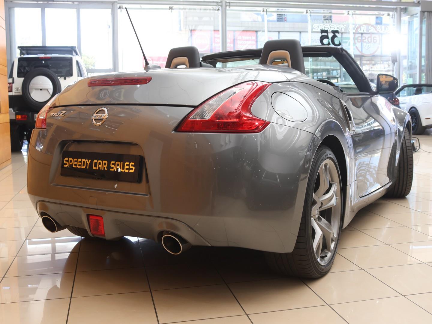 2013 Nissan 370Z Roadster Auto image 3